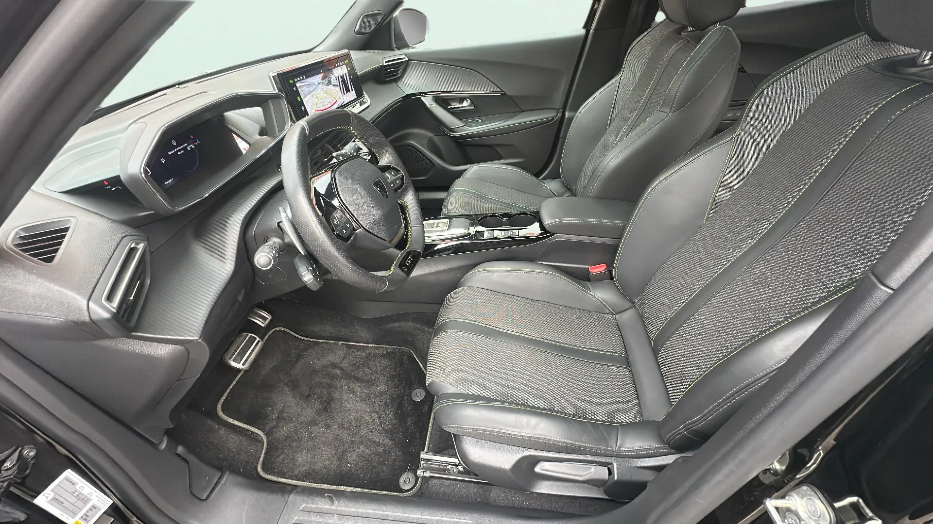 Peugeot 2008 GT PureTech 130 EAT8 - foto 12