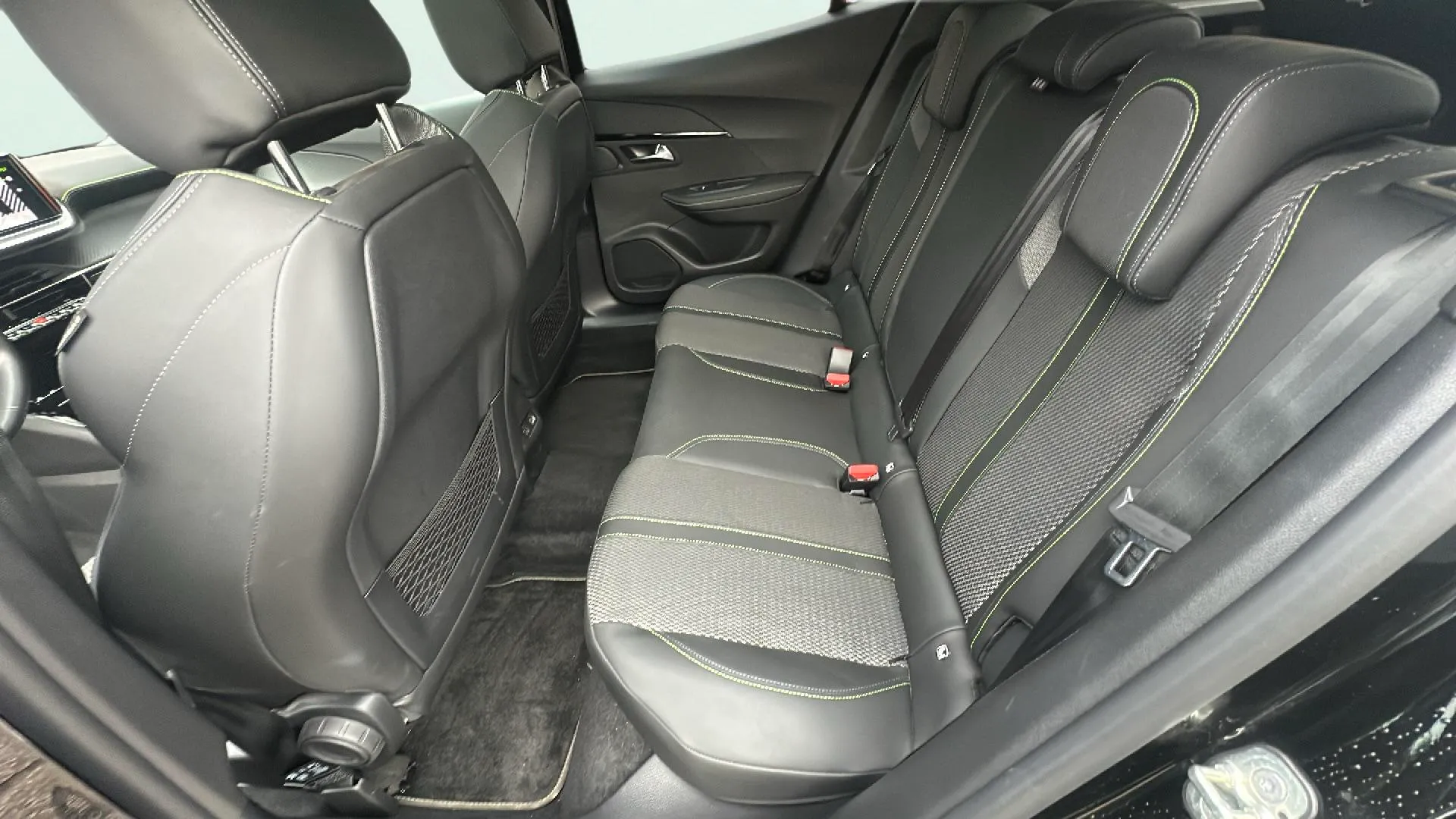 Peugeot 2008 GT PureTech 130 EAT8 - foto 13