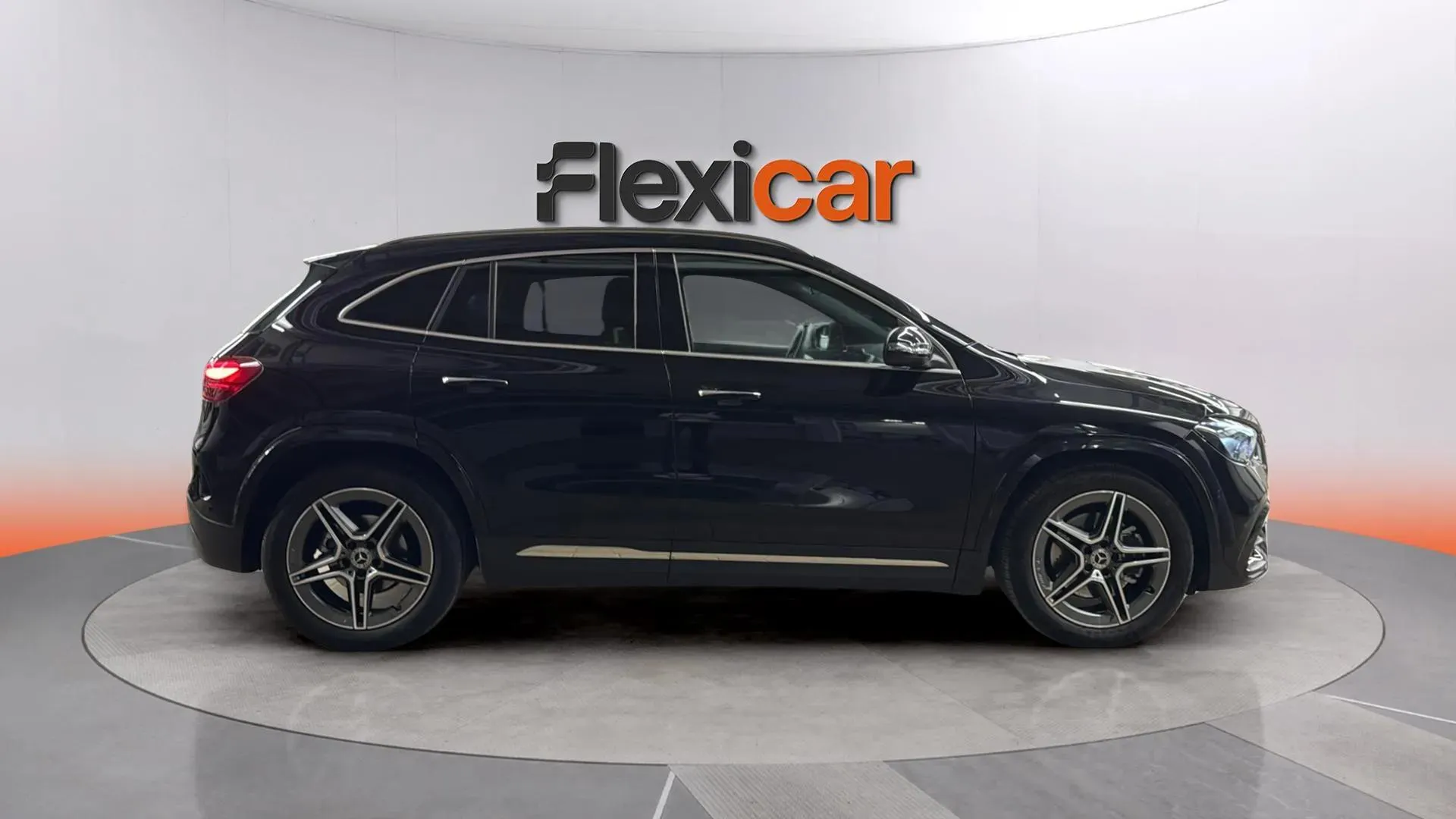Mercedes-Benz GLA 200 D - foto 2