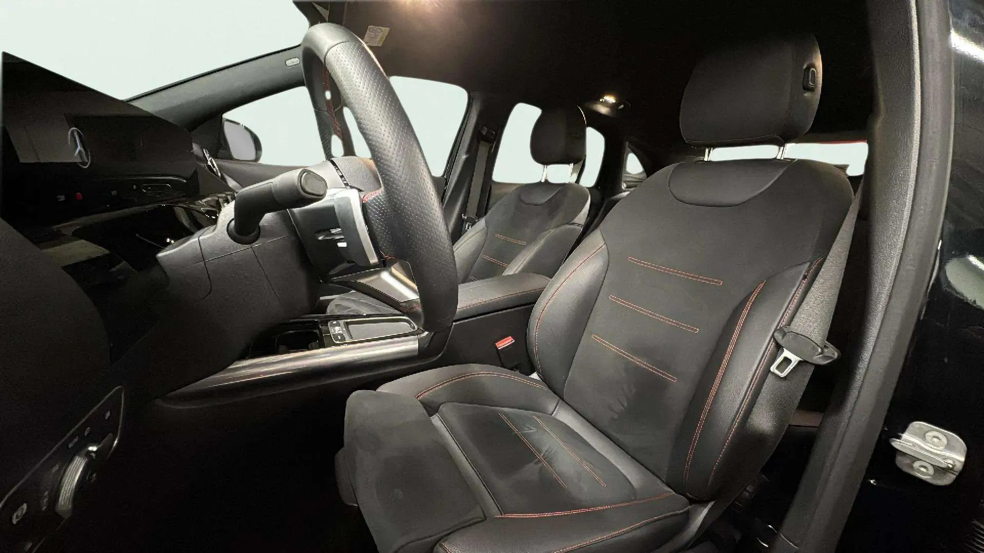 Mercedes-Benz GLA 200 D - foto 18