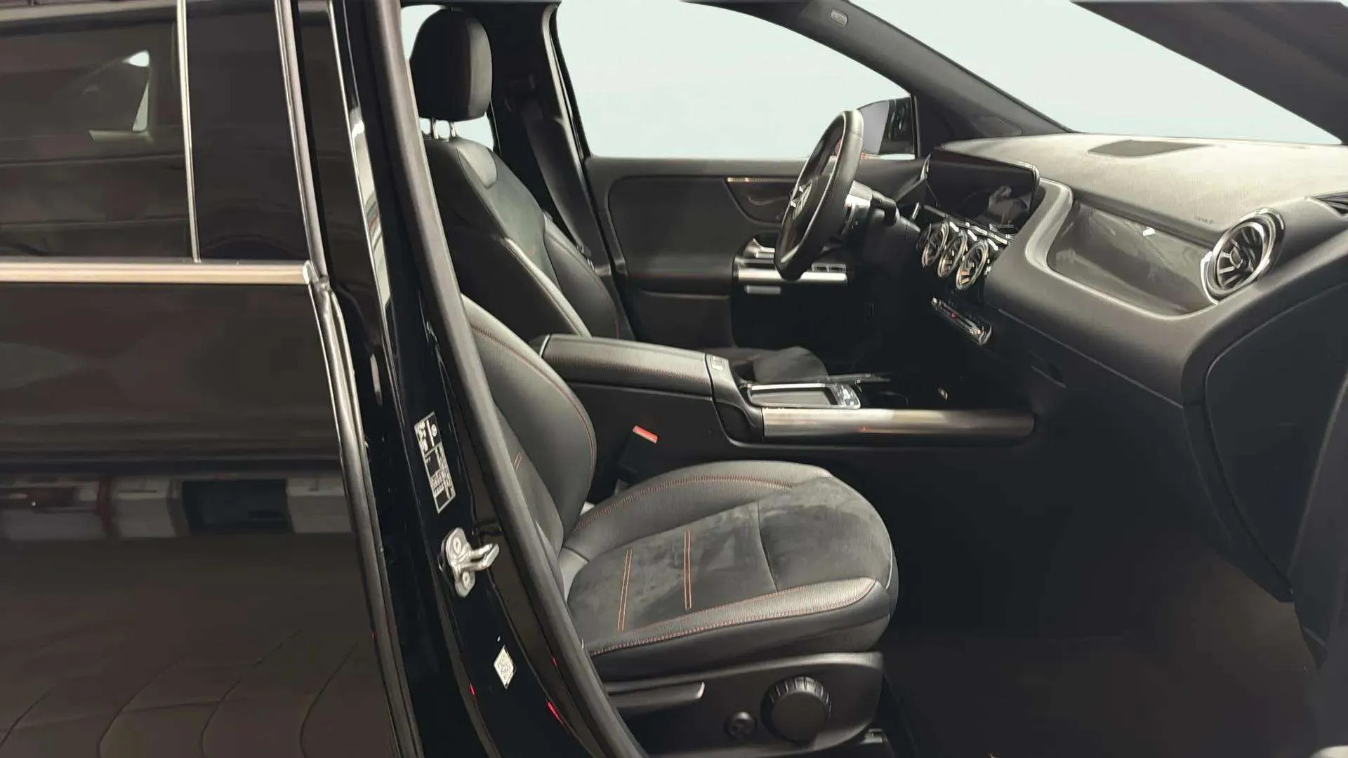 Mercedes-Benz GLA 200 D - foto 14