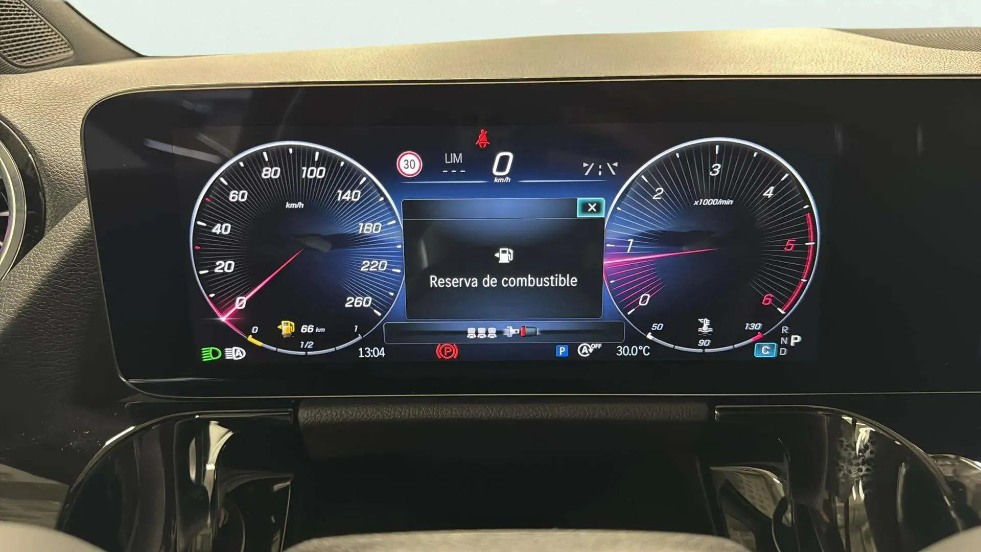 Mercedes-Benz GLA 200 D - foto 12