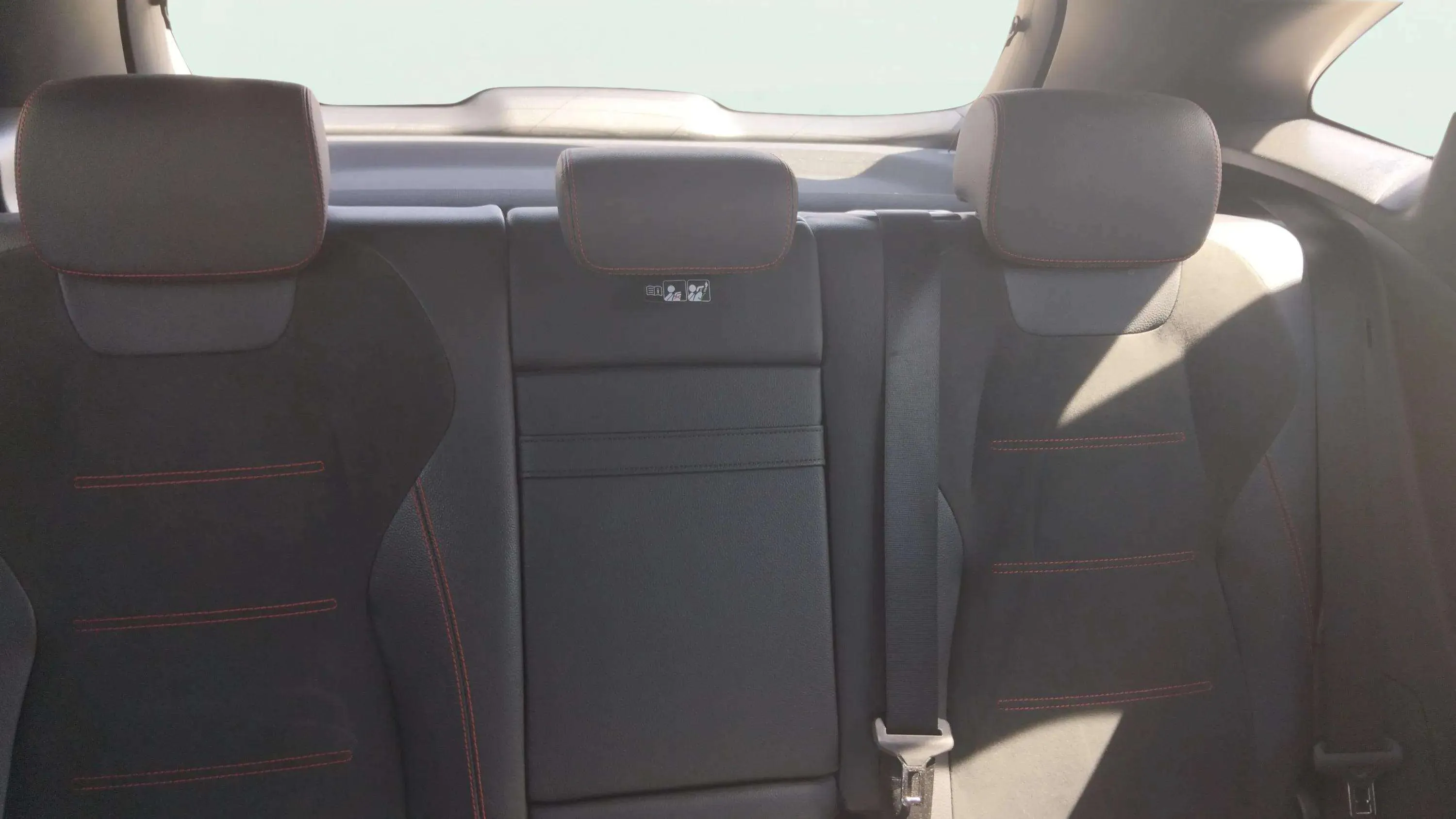 Mercedes-Benz GLA 200 - foto 15