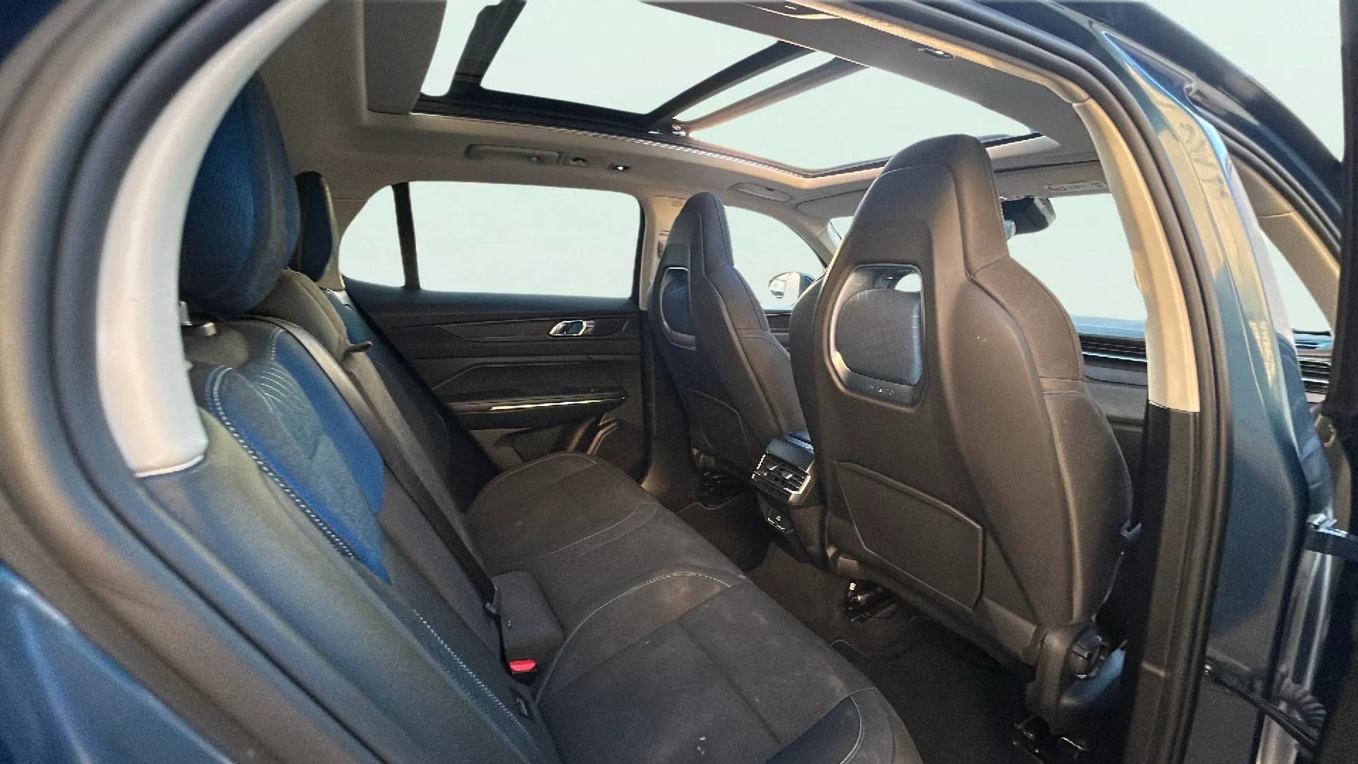Lynk & Co 01 1.5 PHEV - foto 18