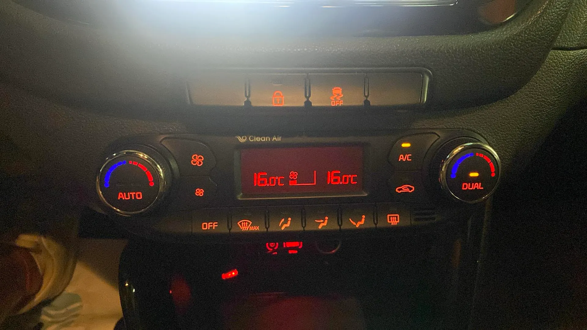 Kia Ceed 1.6 CRDi VGT x-Tech17 - foto 20