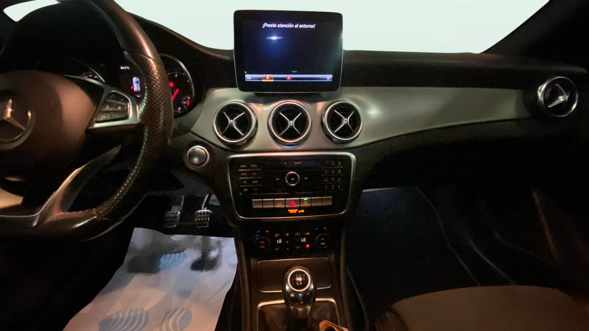 Mercedes-Benz GLA 200 d - foto 12