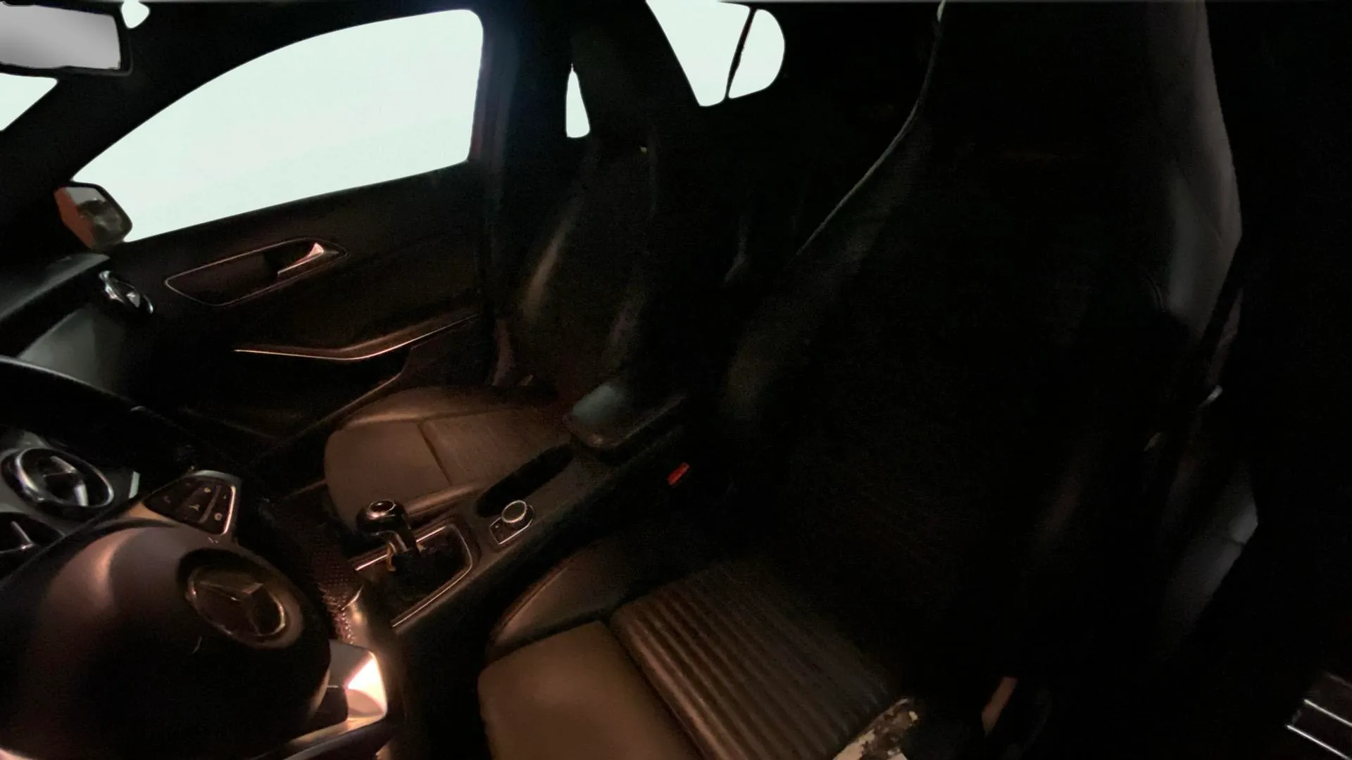 Mercedes-Benz GLA 200 d - foto 18
