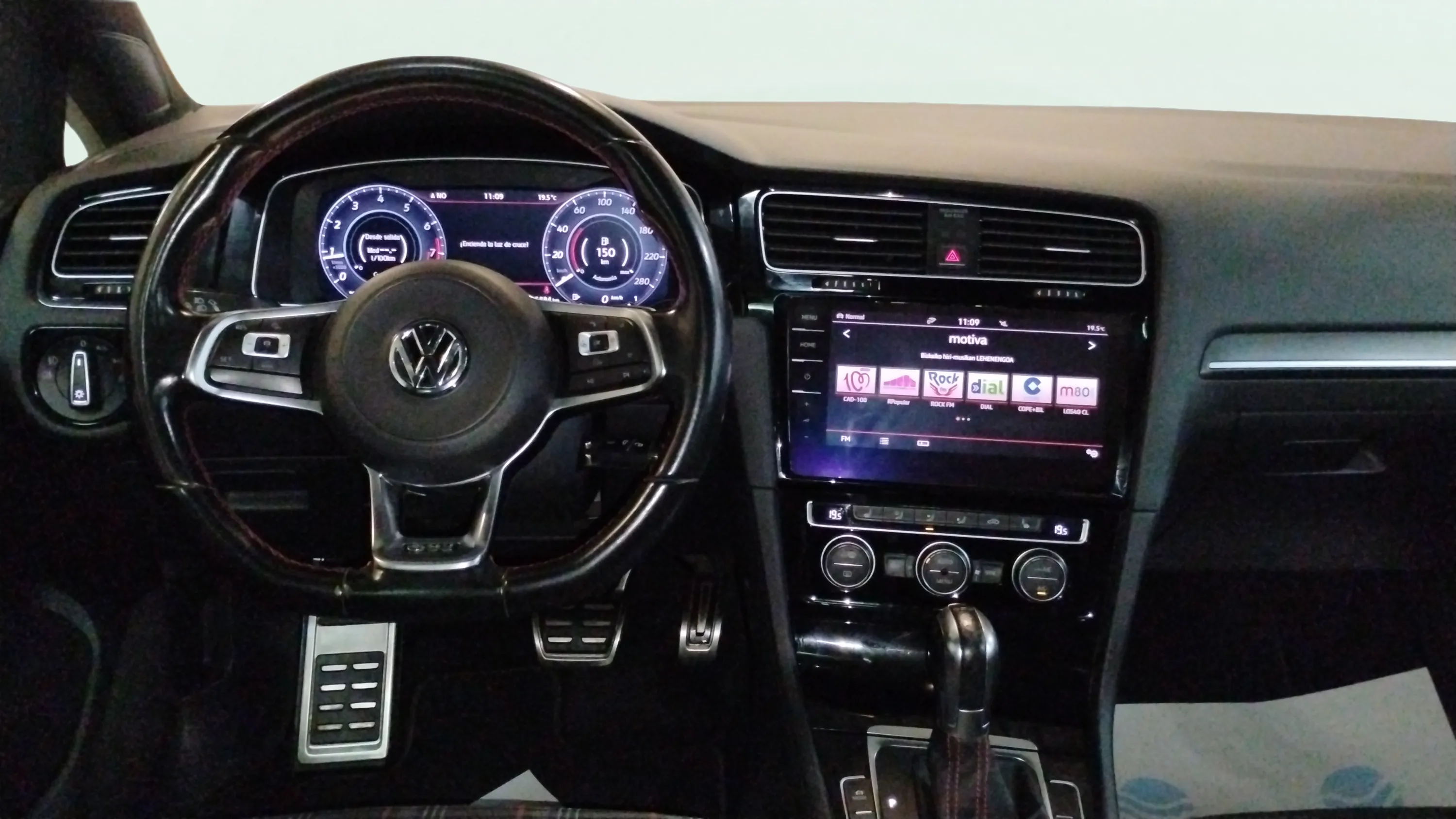 Volkswagen Golf GTI 2.0 TSI DSG - foto 10