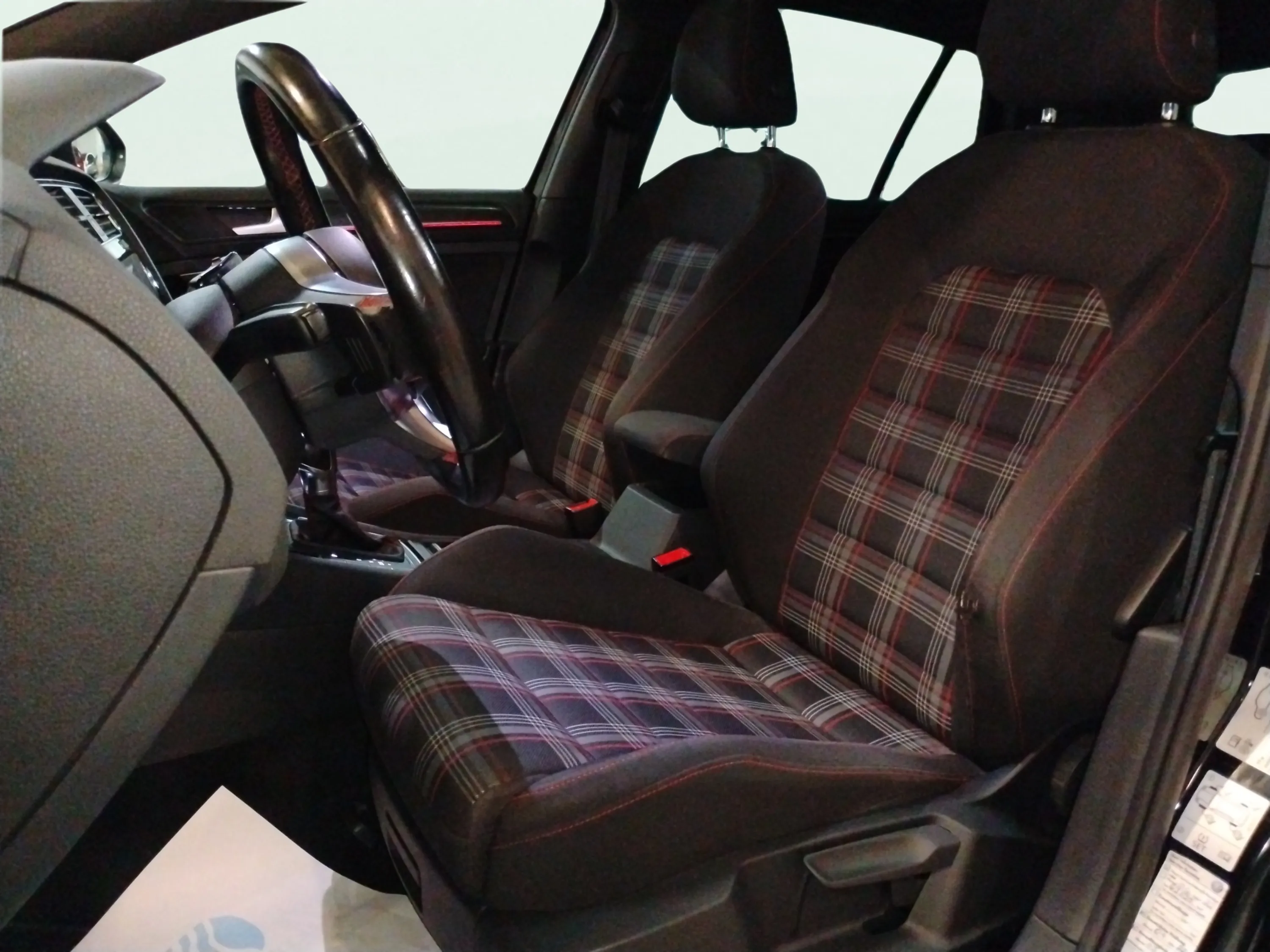 Volkswagen Golf GTI 2.0 TSI DSG - foto 23