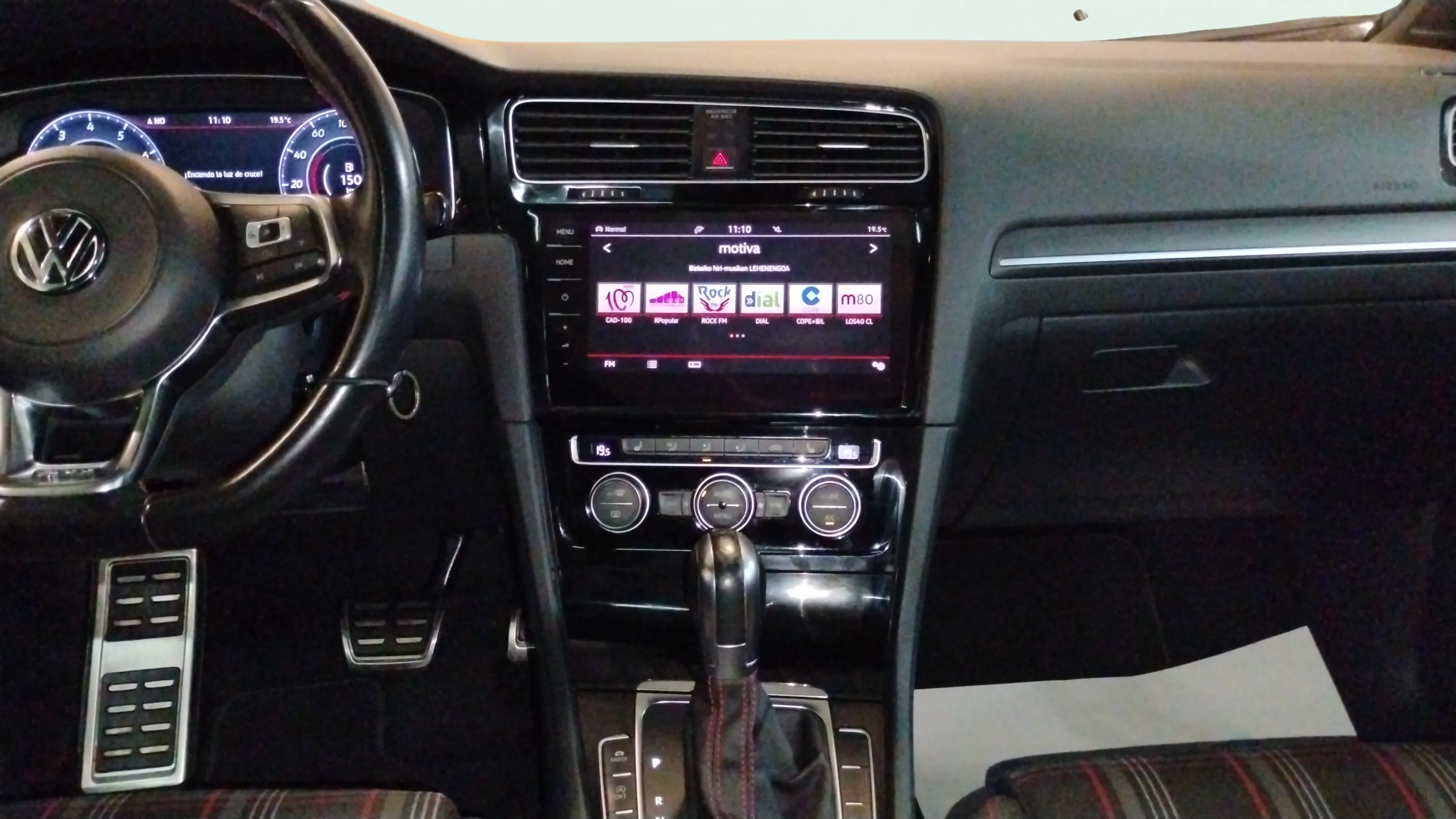 Volkswagen Golf GTI 2.0 TSI DSG - foto 16