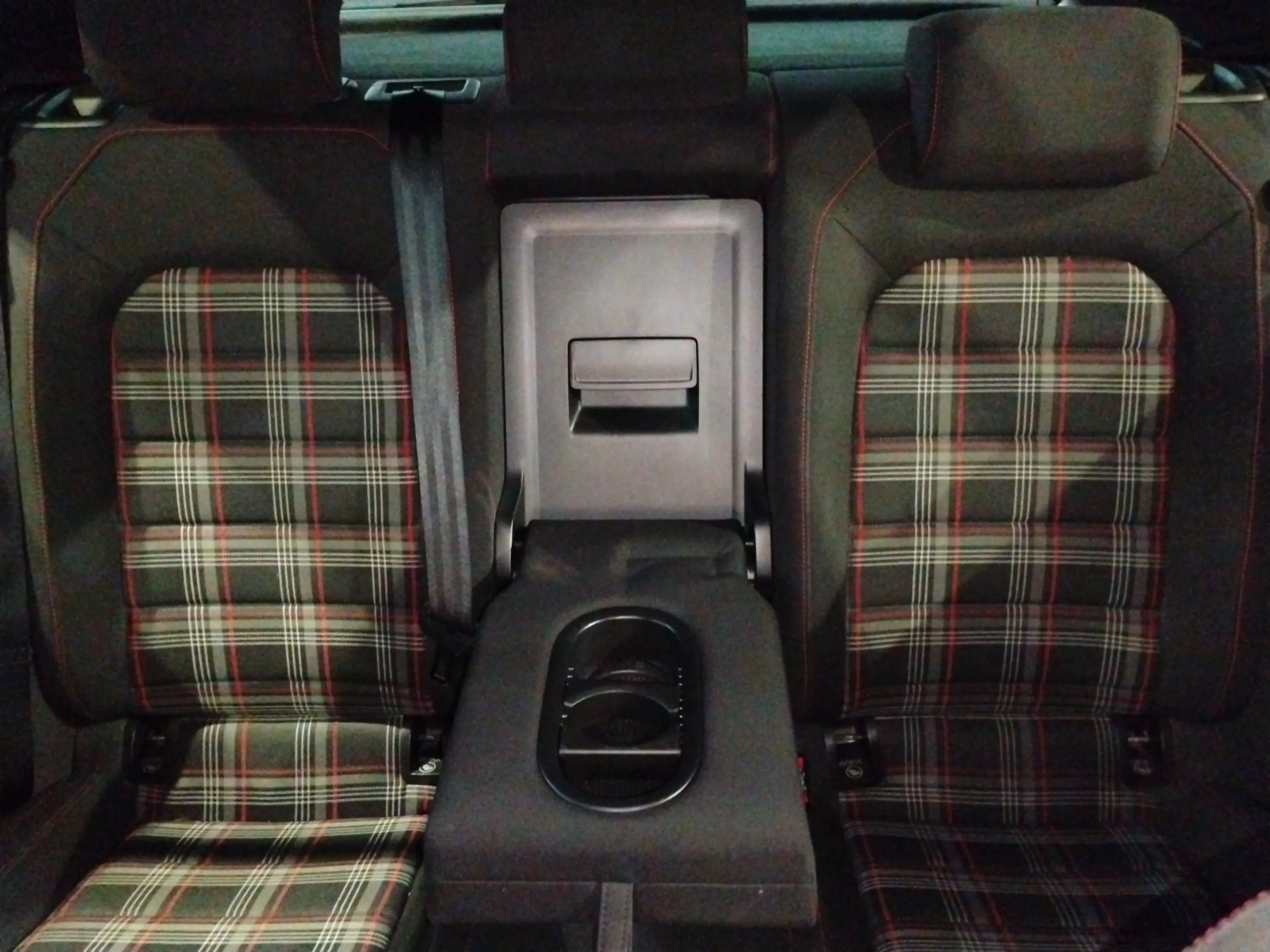Volkswagen Golf GTI 2.0 TSI DSG - foto 24