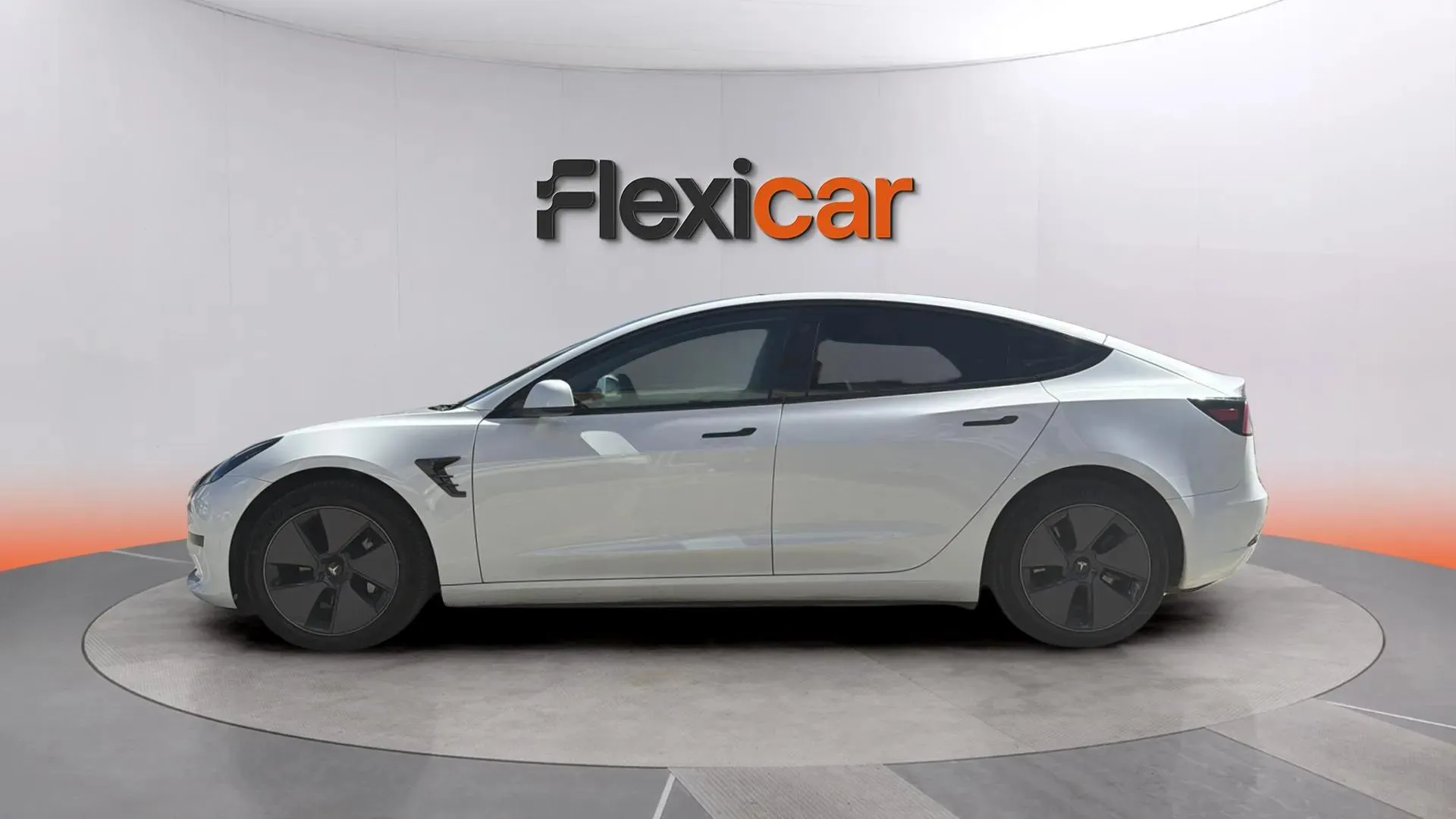 Tesla Model 3 RWD - foto 4