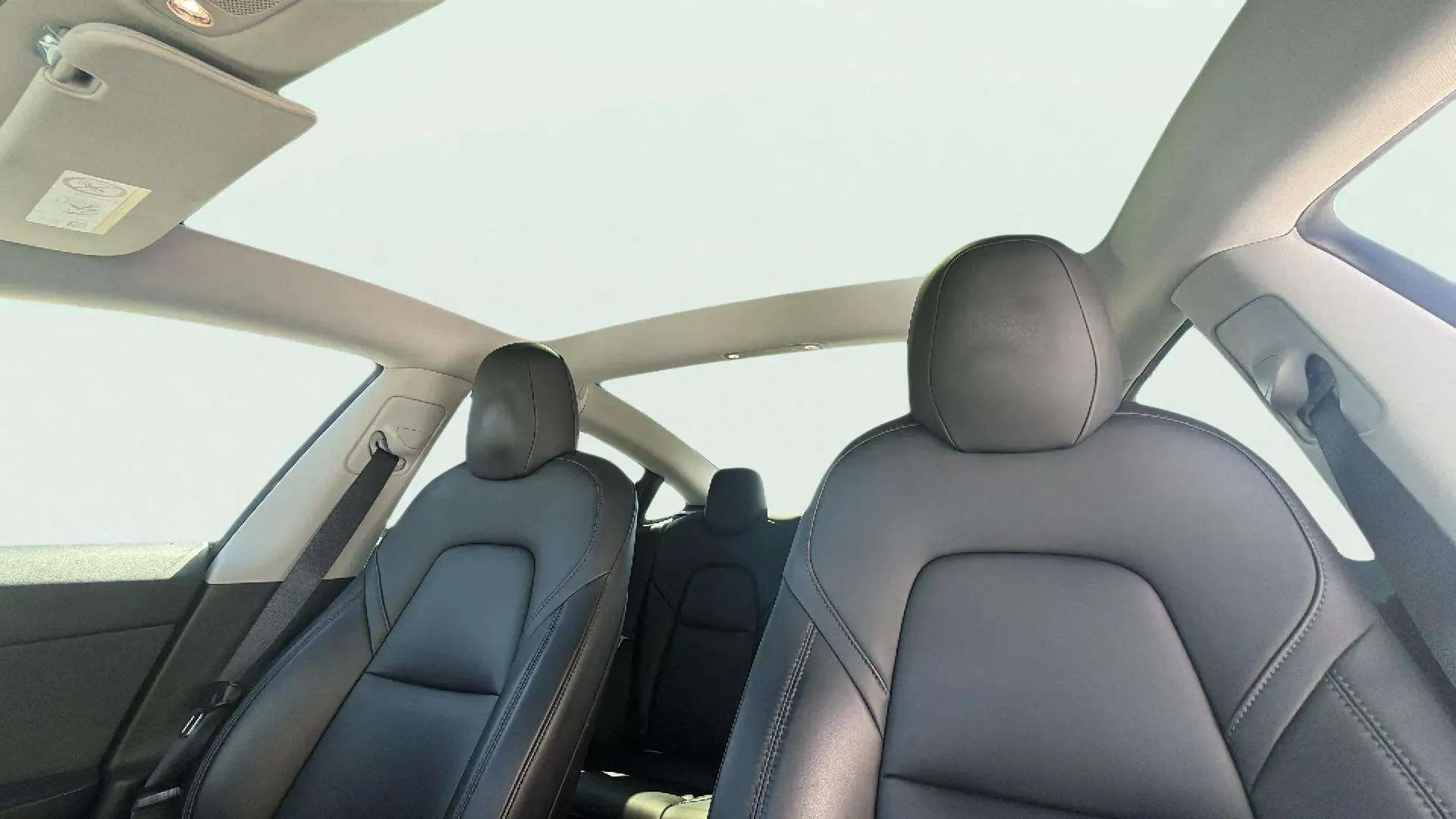 Tesla Model 3 RWD - foto 12