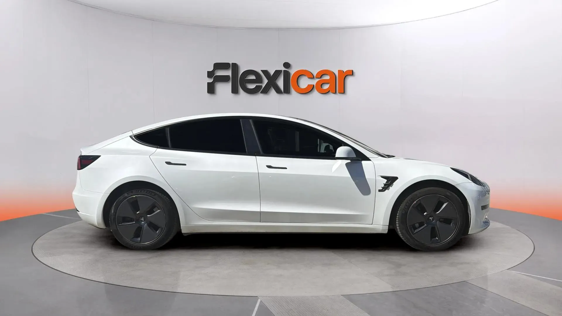 Tesla Model 3 RWD - foto 8