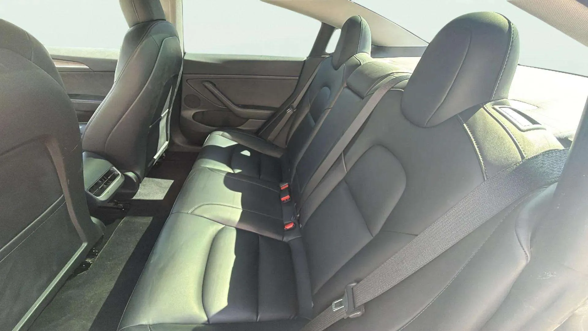 Tesla Model 3 RWD - foto 17