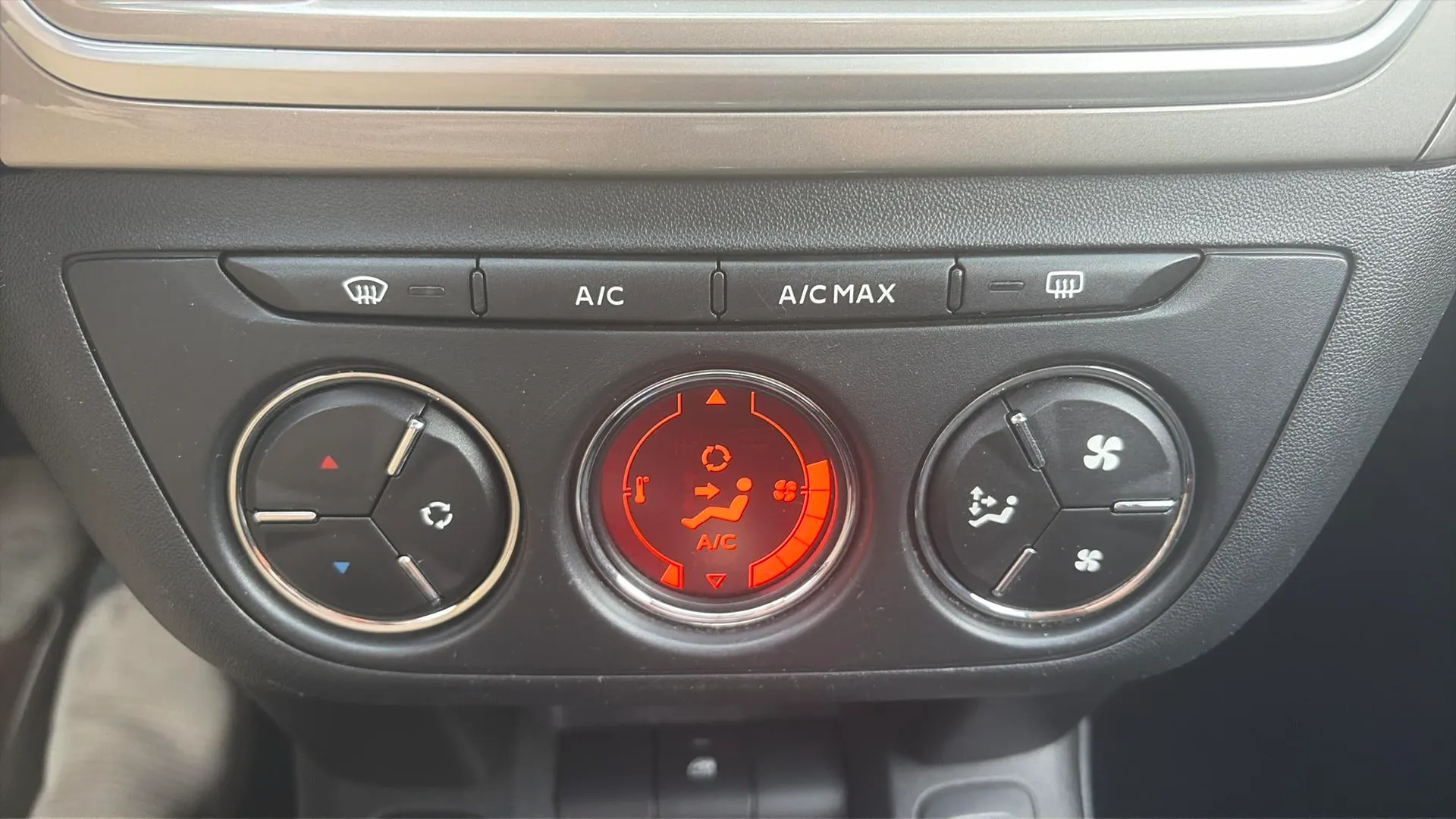 Citroën C-Elysée BlueHDi Shine - foto 22