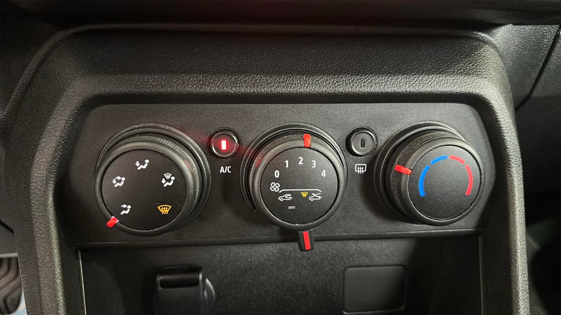 Dacia Sandero Essential TCe - foto 19