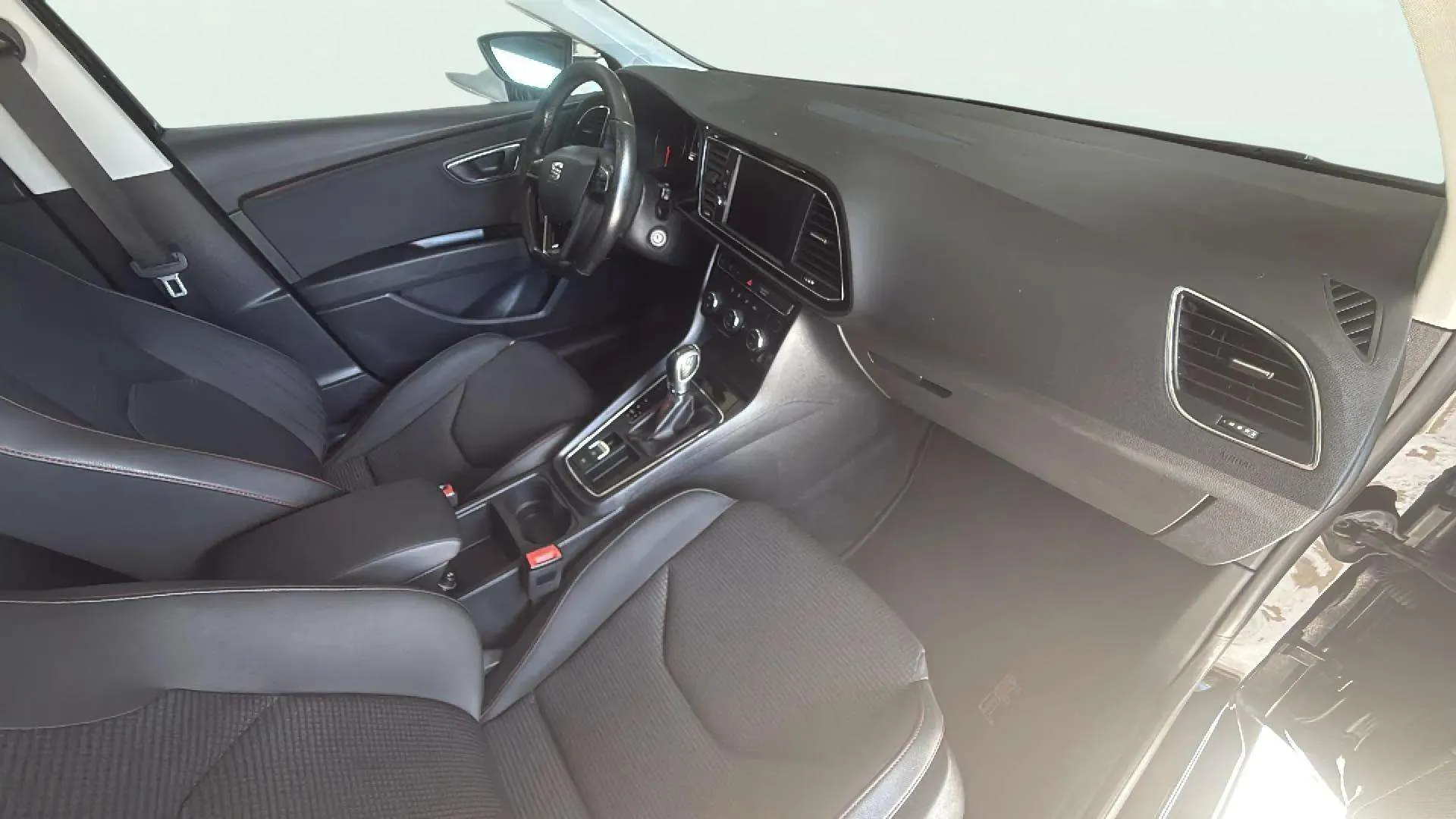 SEAT León 2.0 TDI DSG-6 FR - foto 12