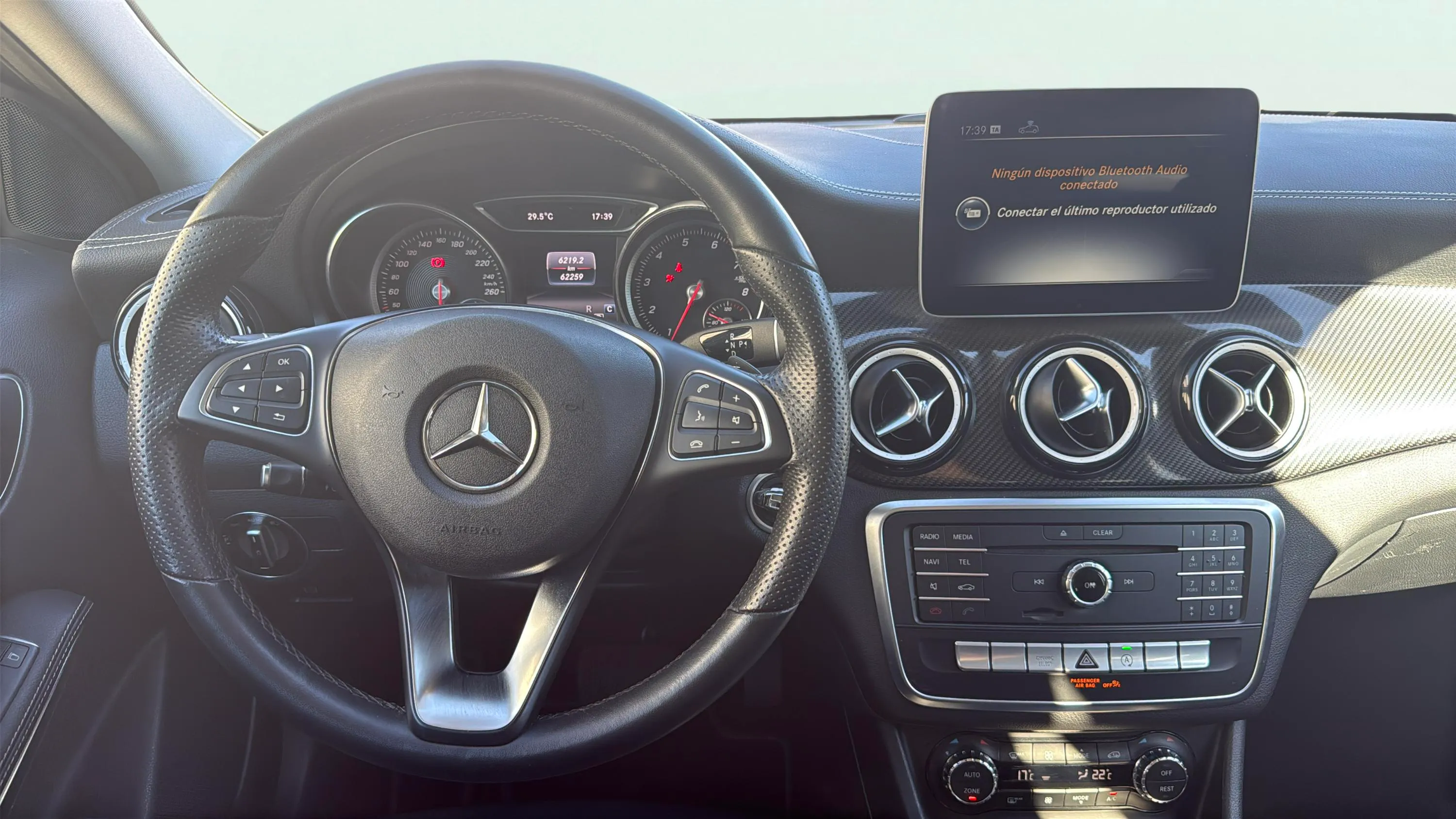 Mercedes-Benz GLA 180 - foto 12