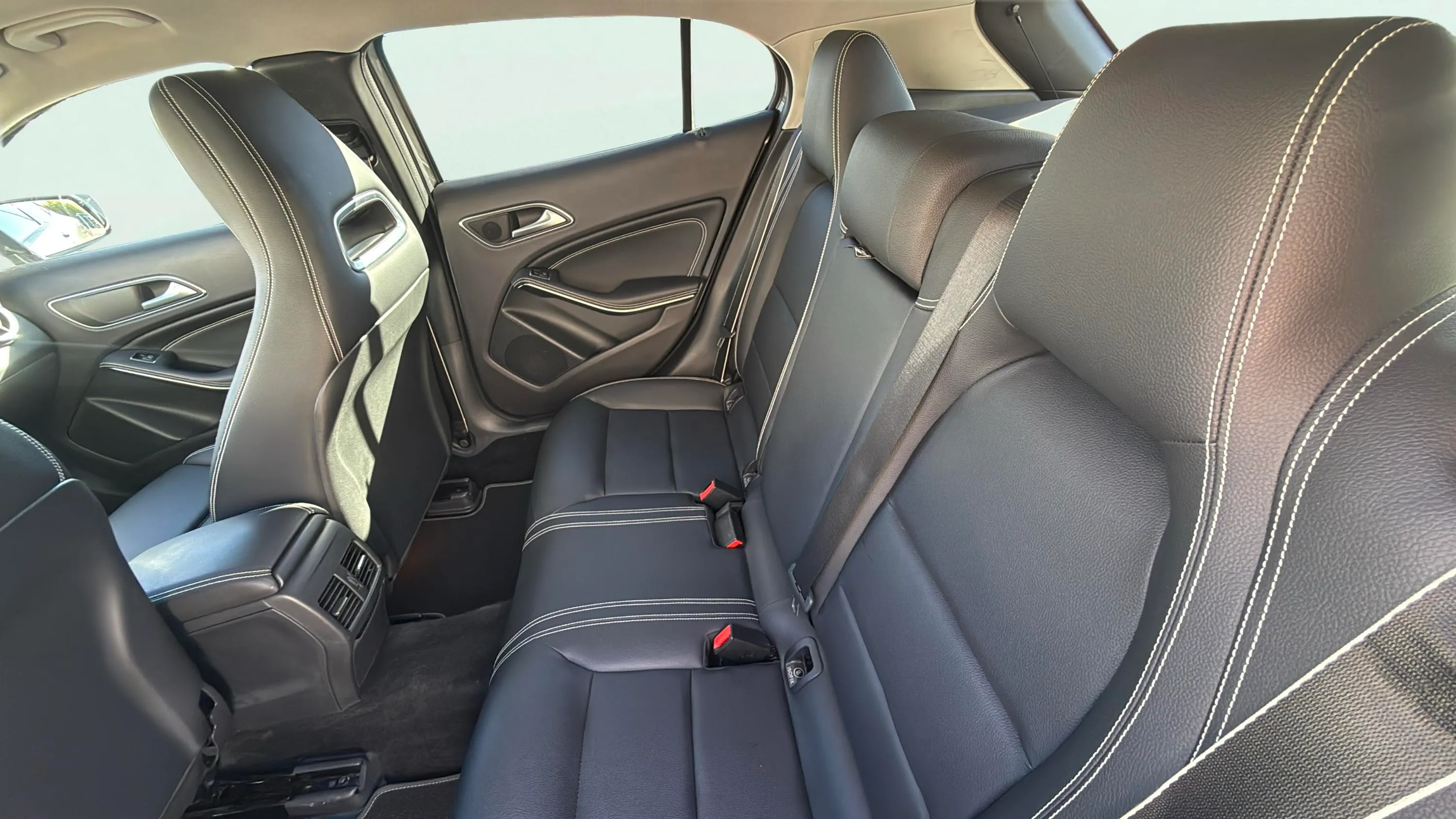 Mercedes-Benz GLA 180 - foto 16