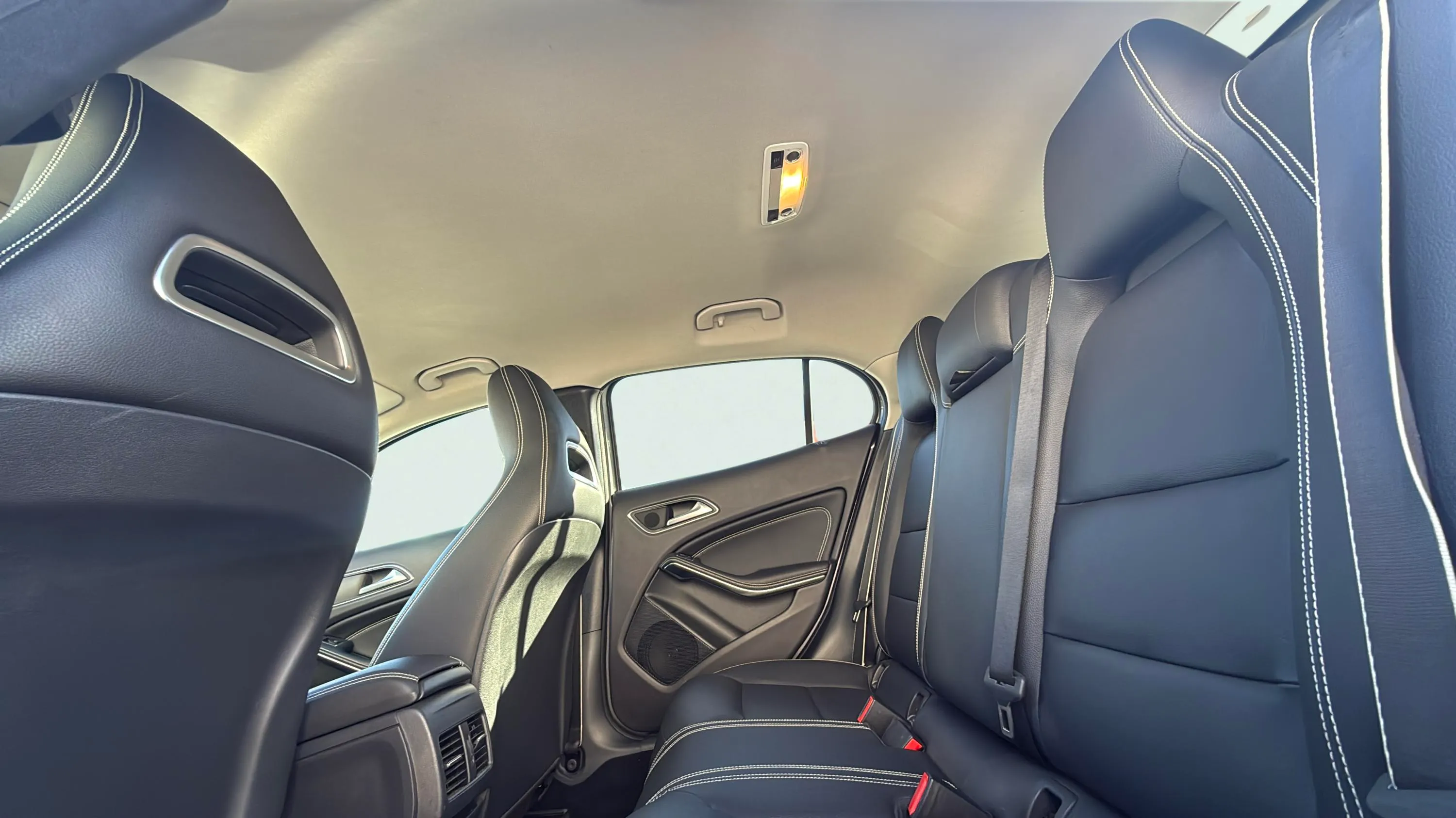 Mercedes-Benz GLA 180 - foto 17