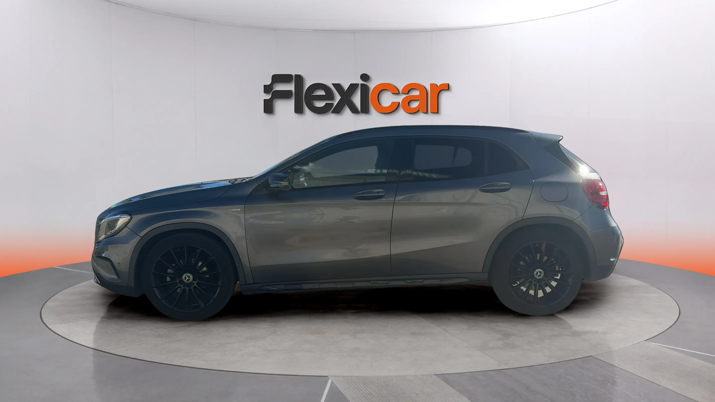 Mercedes-Benz GLA 180 - foto 4