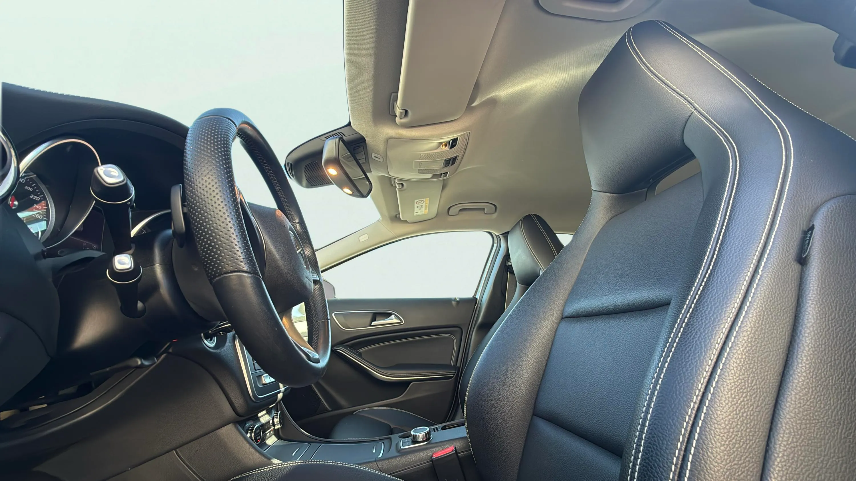 Mercedes-Benz GLA 180 - foto 15