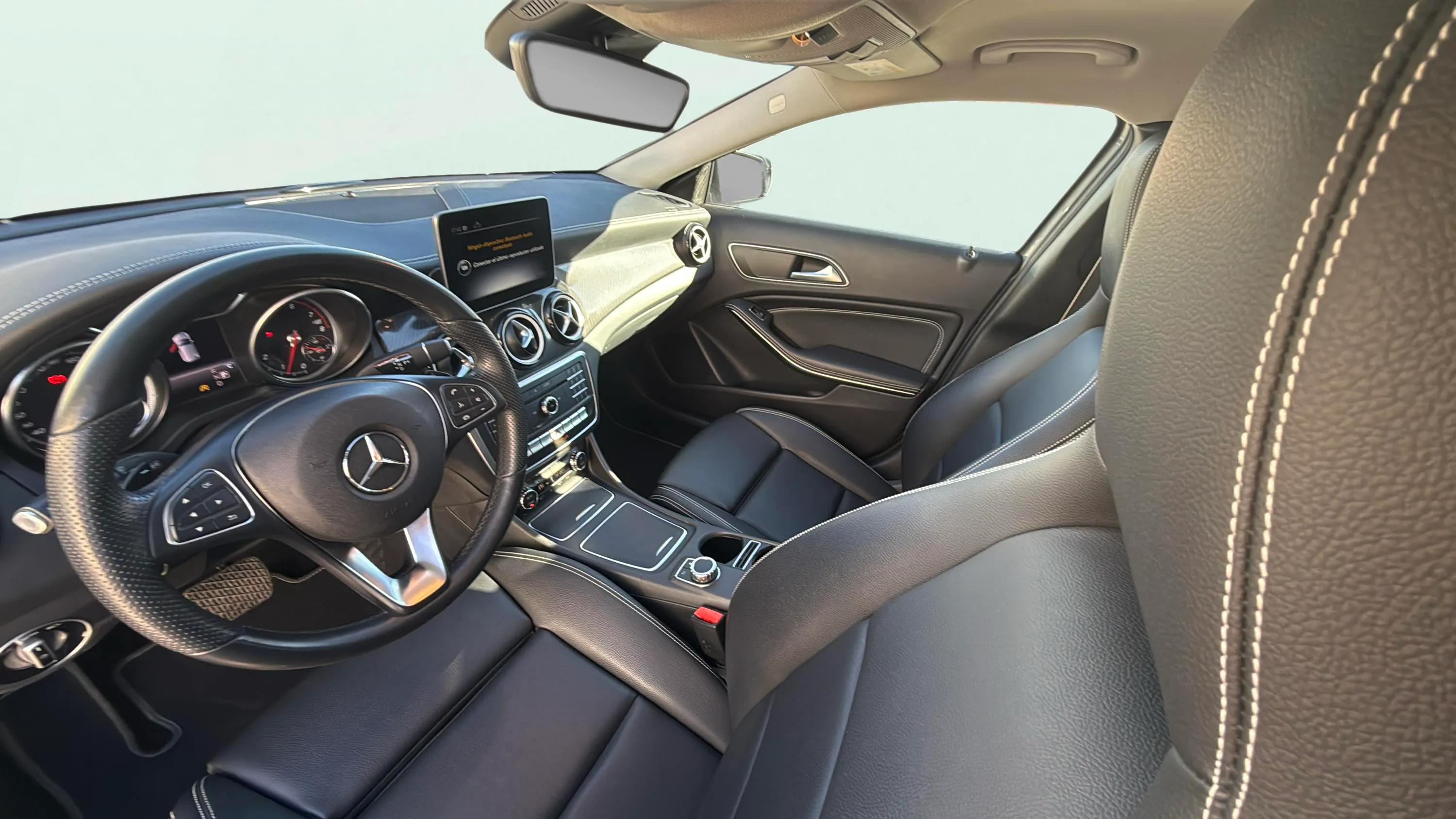 Mercedes-Benz GLA 180 - foto 9