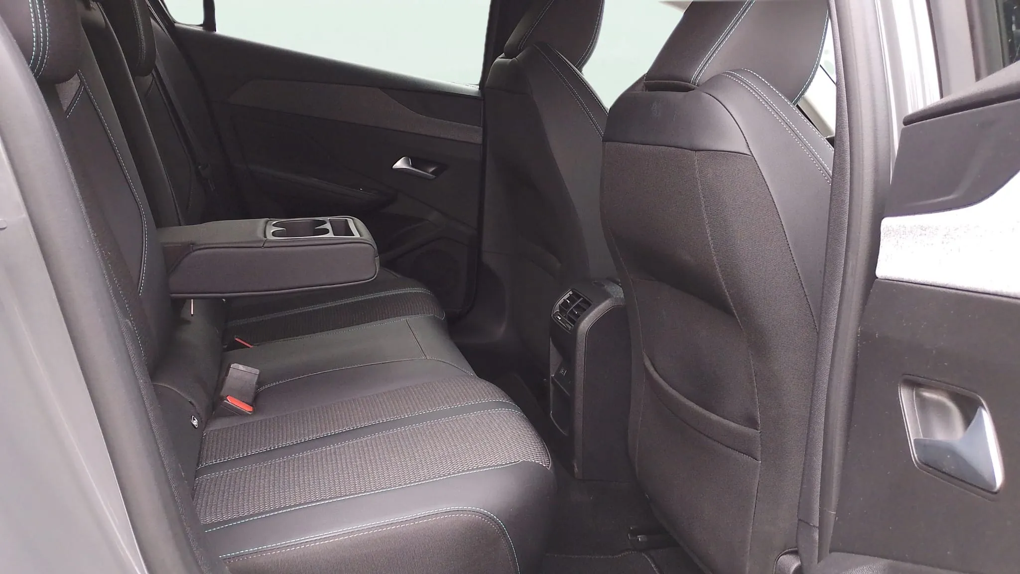 Peugeot 308 Allure BlueHDi 130 EAT8 - foto 16
