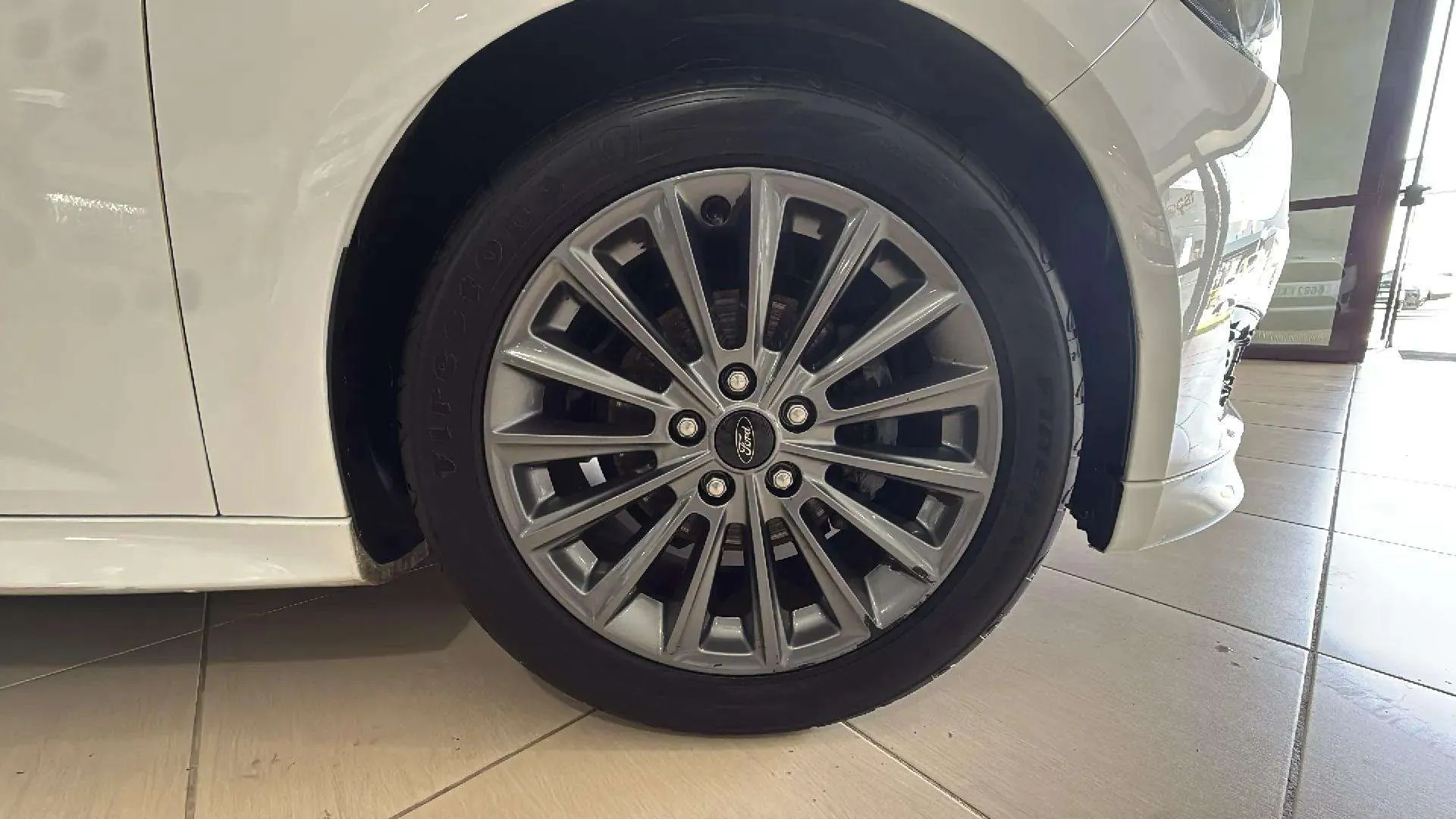 Ford Focus 1.0 EcoBoost Active - foto 18