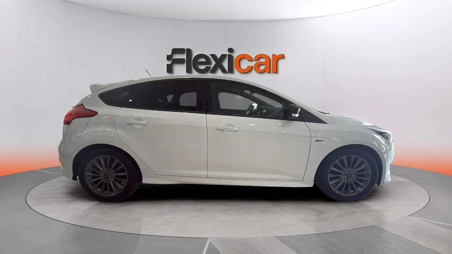 Ford Focus 1.0 EcoBoost Active - foto 2