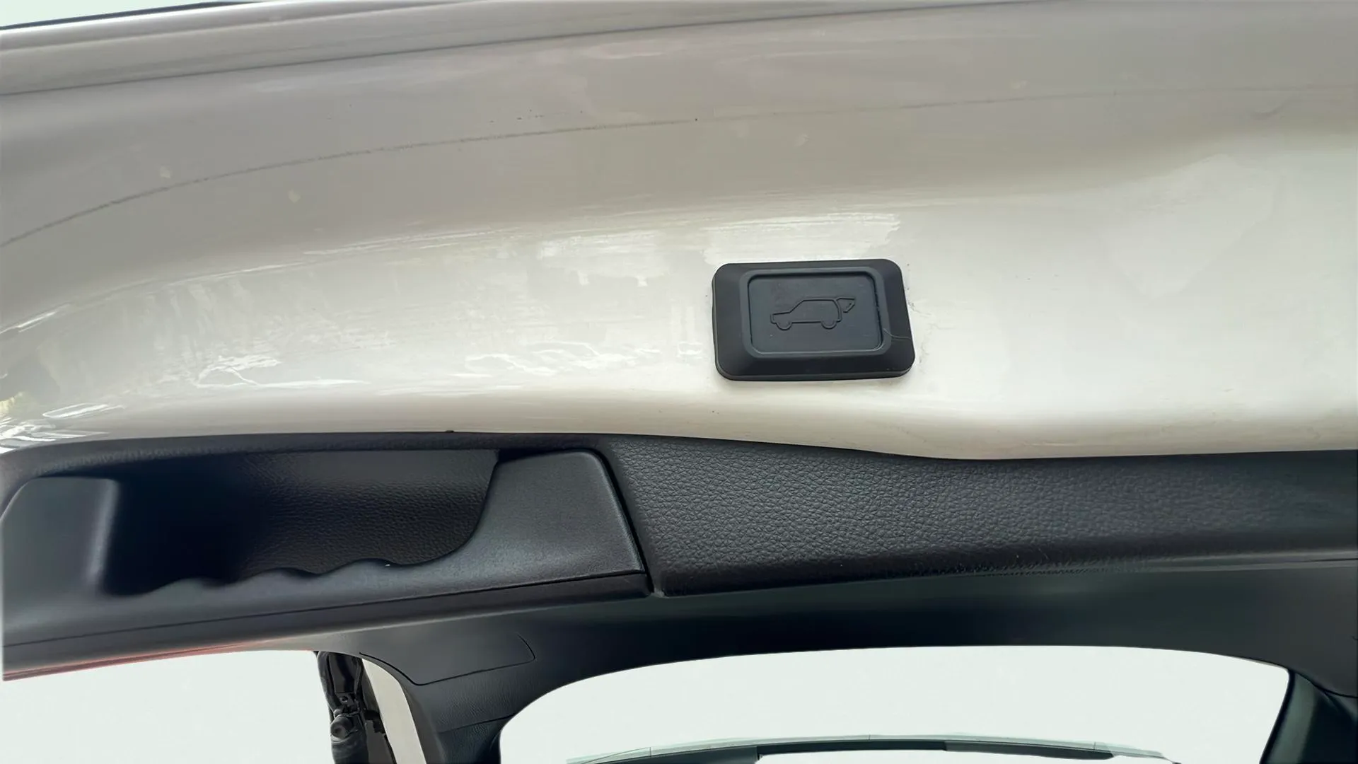 Toyota RAV4 2.5l 220H Advance - foto 21