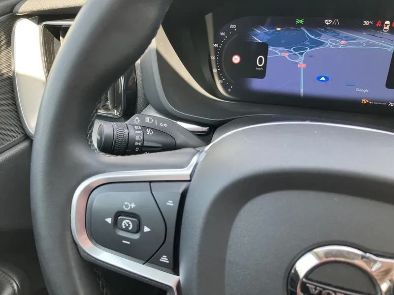 Volvo XC60 2.0 B4 D Core - foto 29
