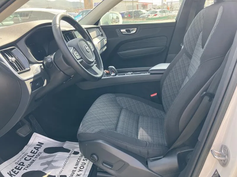 Volvo XC60 2.0 B4 D Core - foto 13