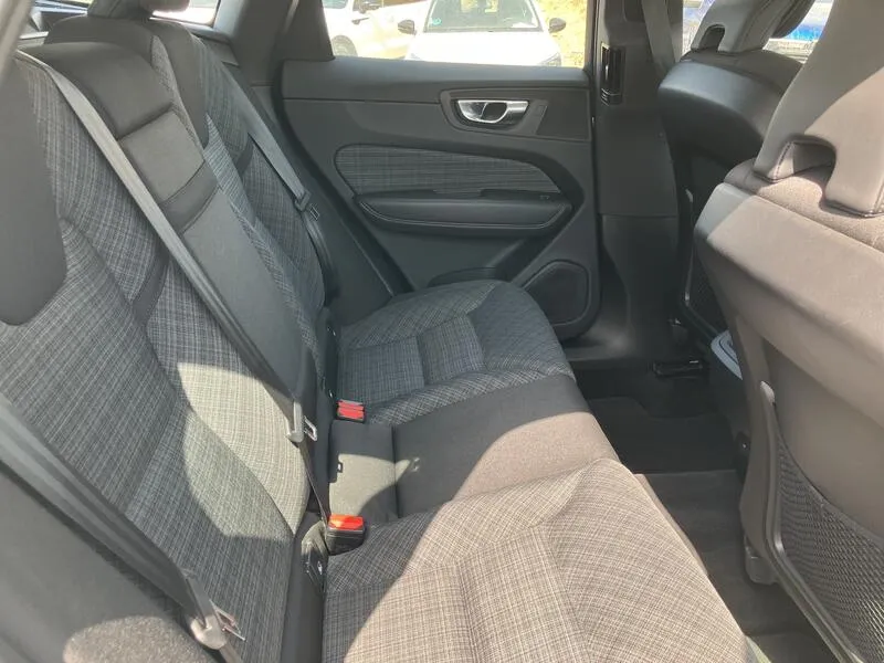 Volvo XC60 2.0 B4 D Core - foto 24