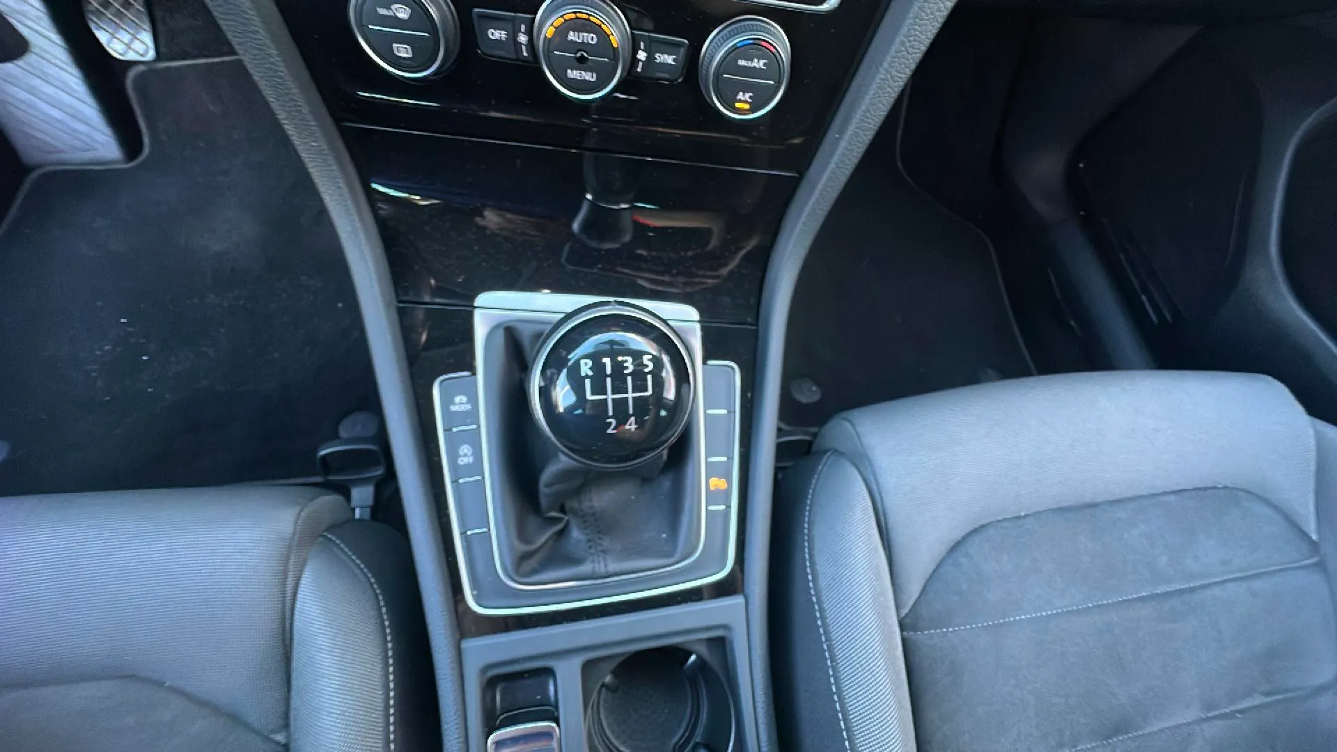Volkswagen Golf Advance 1.6 TDI - foto 19