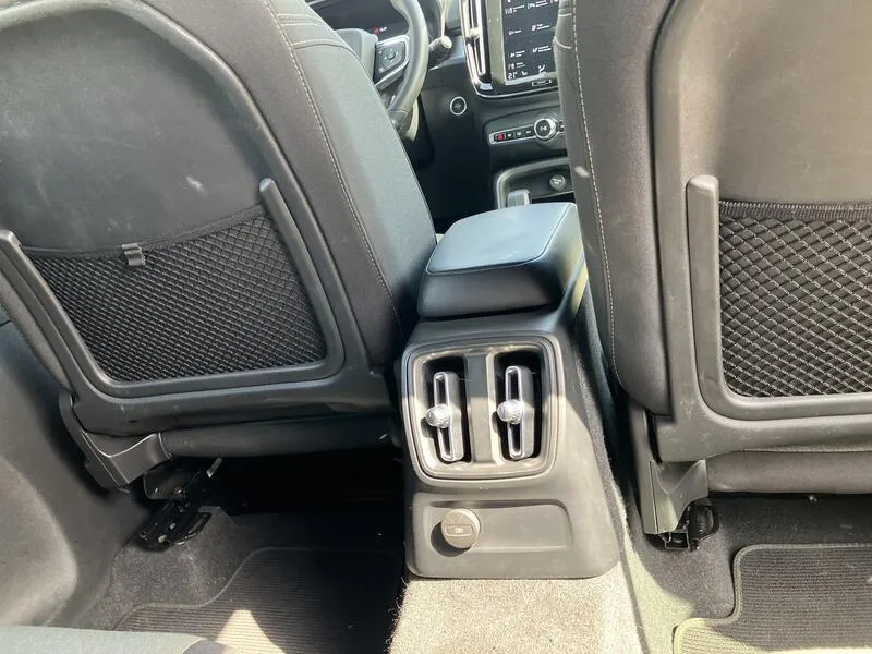Volvo XC40 1.5 T4 Recharge PHEV Plus Dark - foto 31