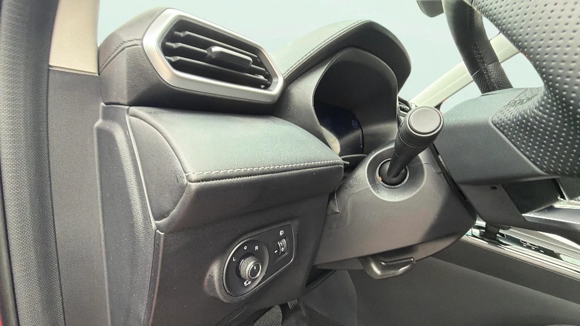MG ZS Hybrid+ Luxury - foto 30