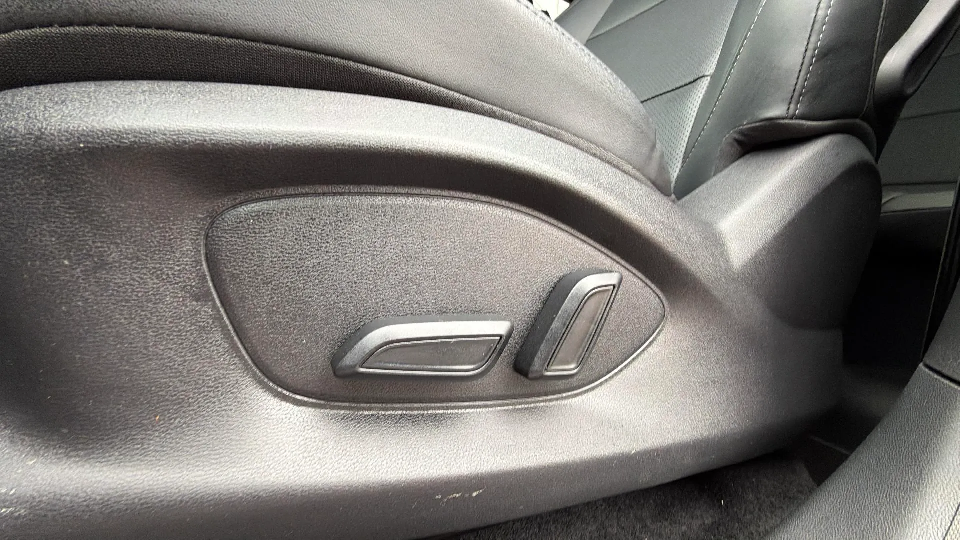 MG ZS Hybrid+ Luxury - foto 21
