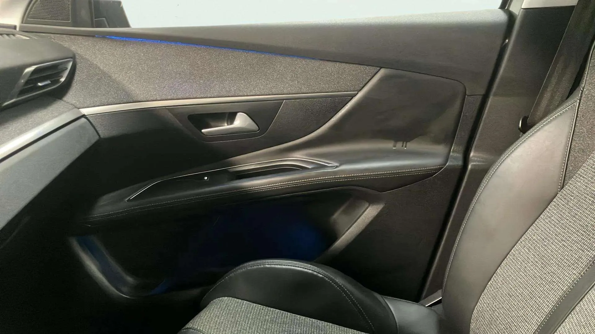 Peugeot 3008 1.5L BlueHDi Allure - foto 18