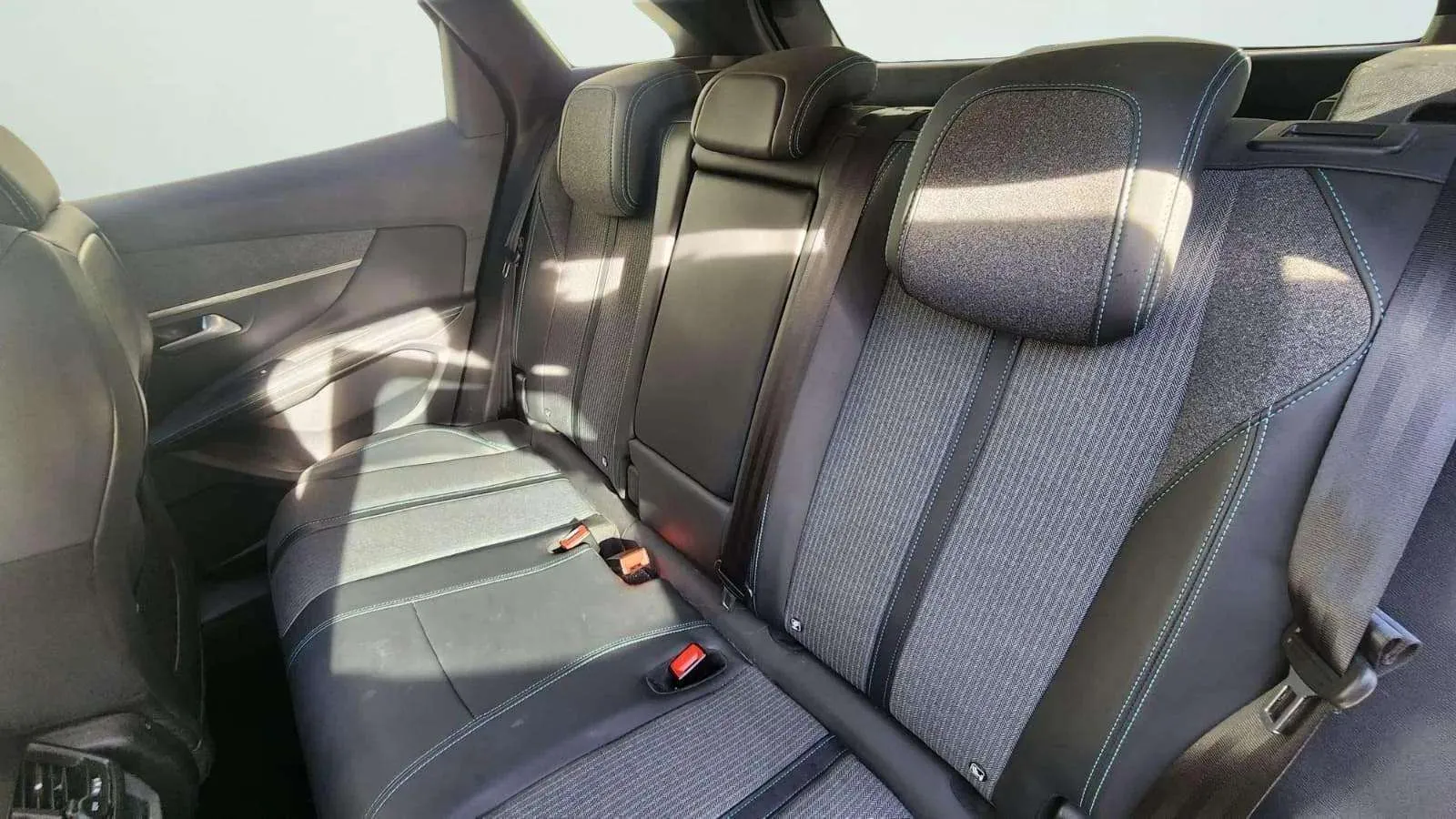 Peugeot 3008 225 e-EAT8 Allure Pack - foto 24