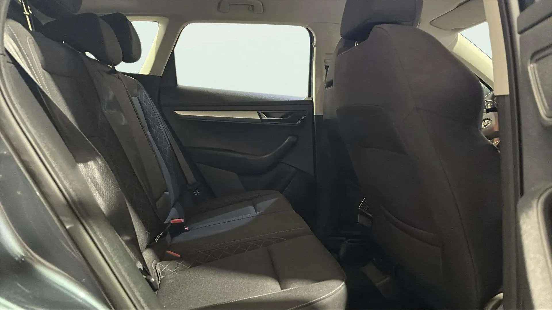 Škoda Karoq 2.0 TDI DSG 4x4 Ambition - foto 32
