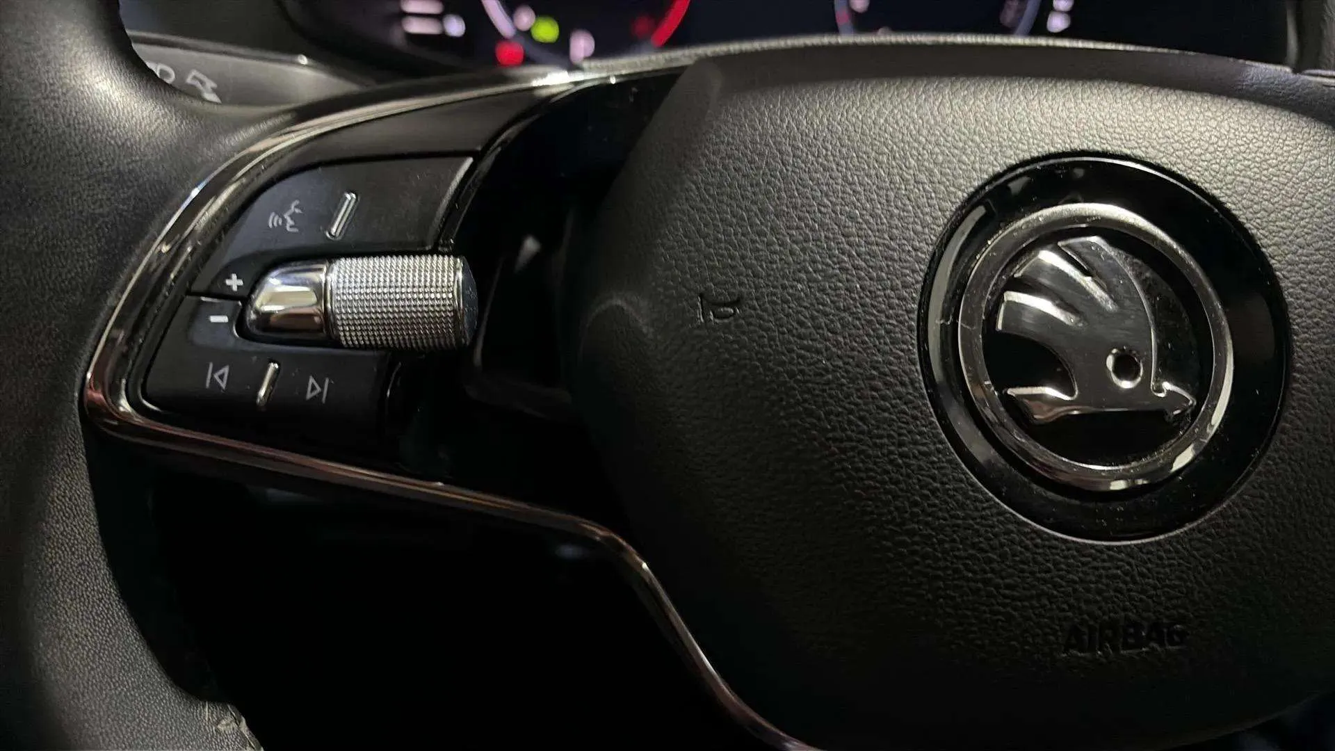Škoda Karoq 2.0 TDI DSG 4x4 Ambition - foto 22