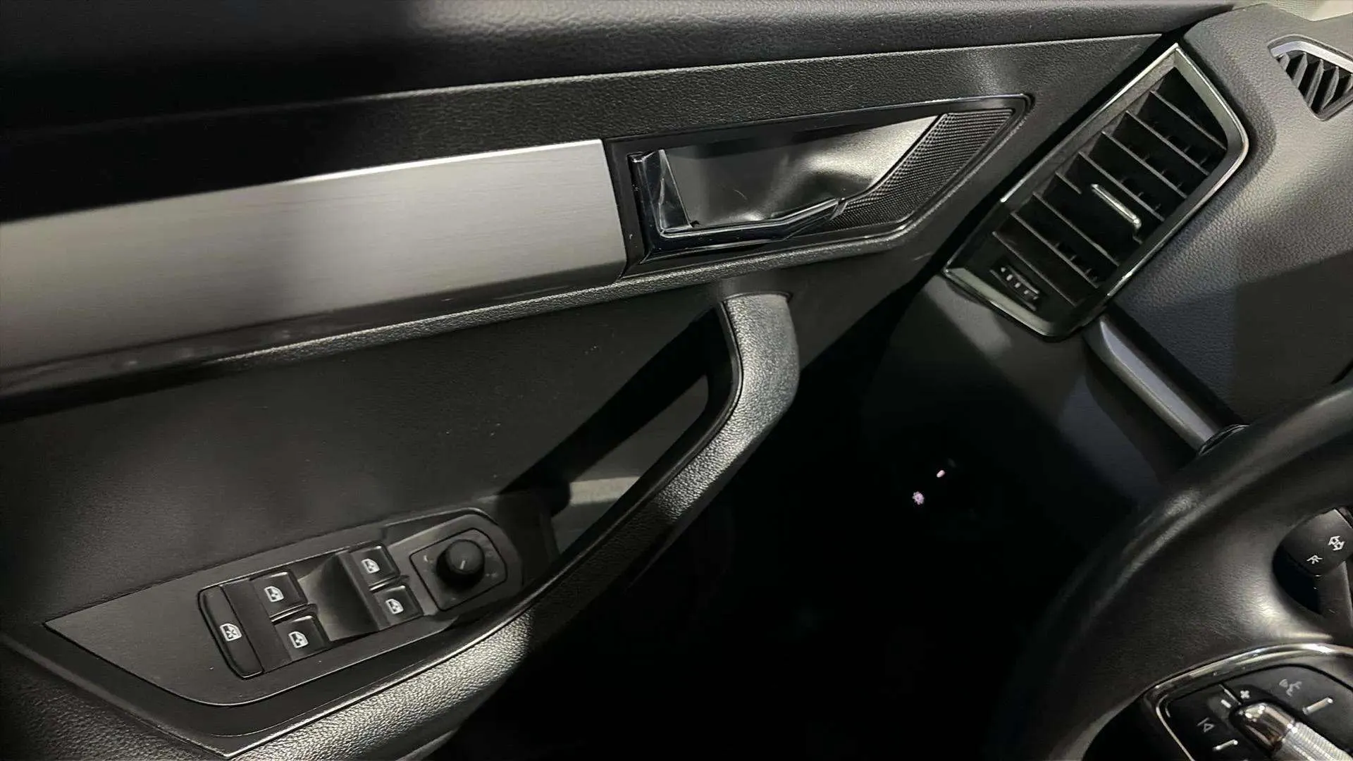 Škoda Karoq 2.0 TDI DSG 4x4 Ambition - foto 15