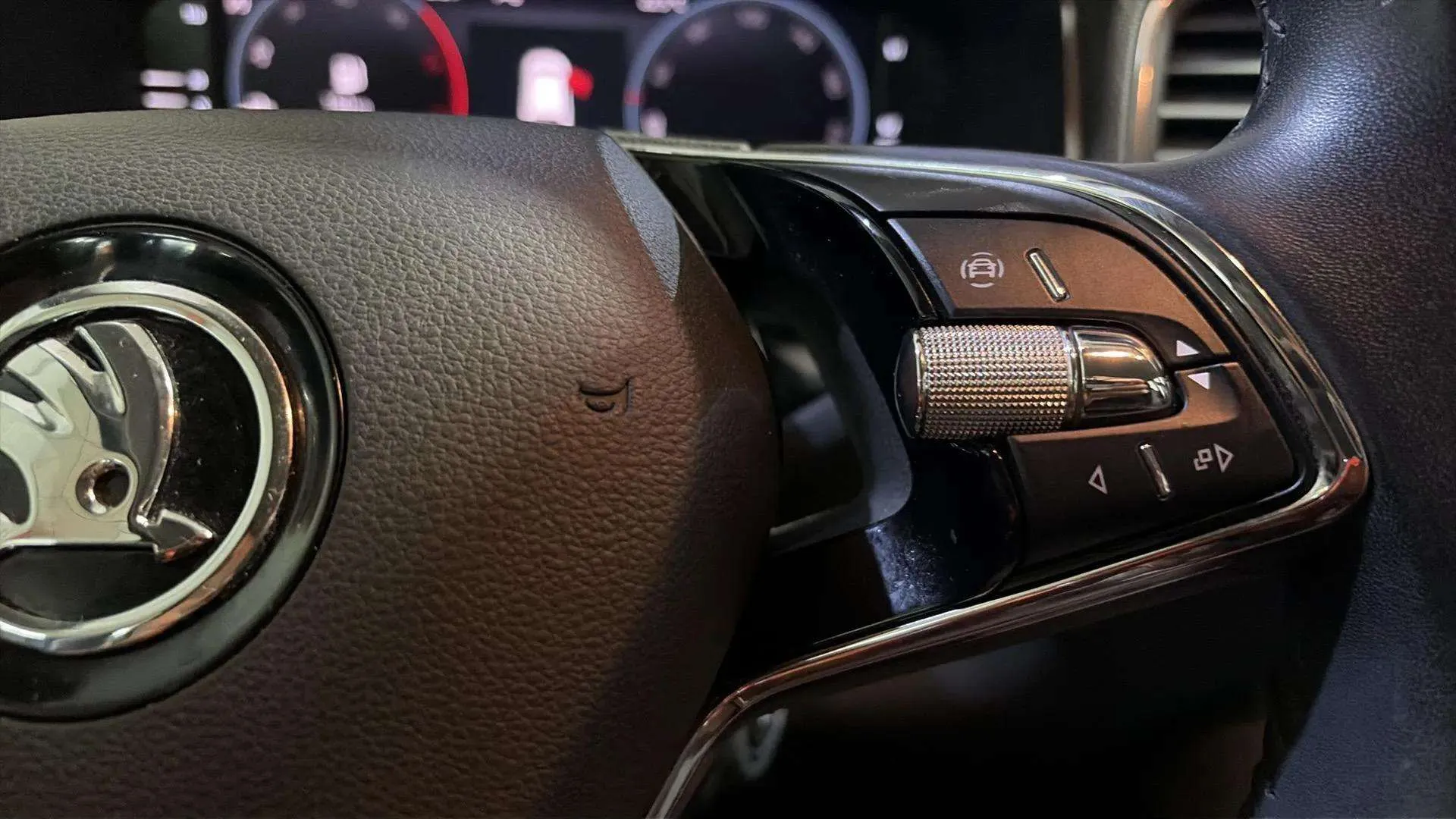 Škoda Karoq 2.0 TDI DSG 4x4 Ambition - foto 23