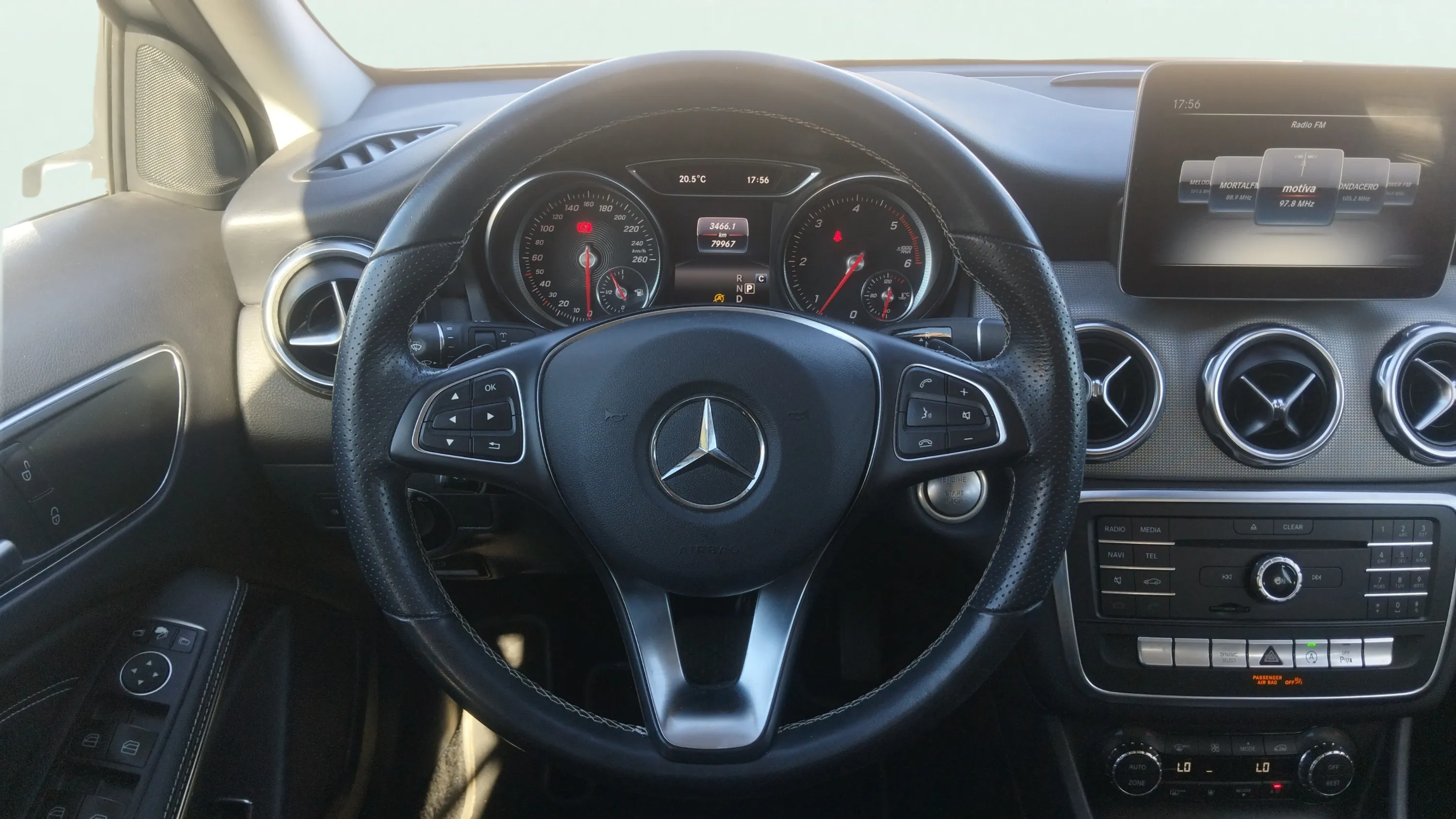 Mercedes-Benz GLA 200 d - foto 14