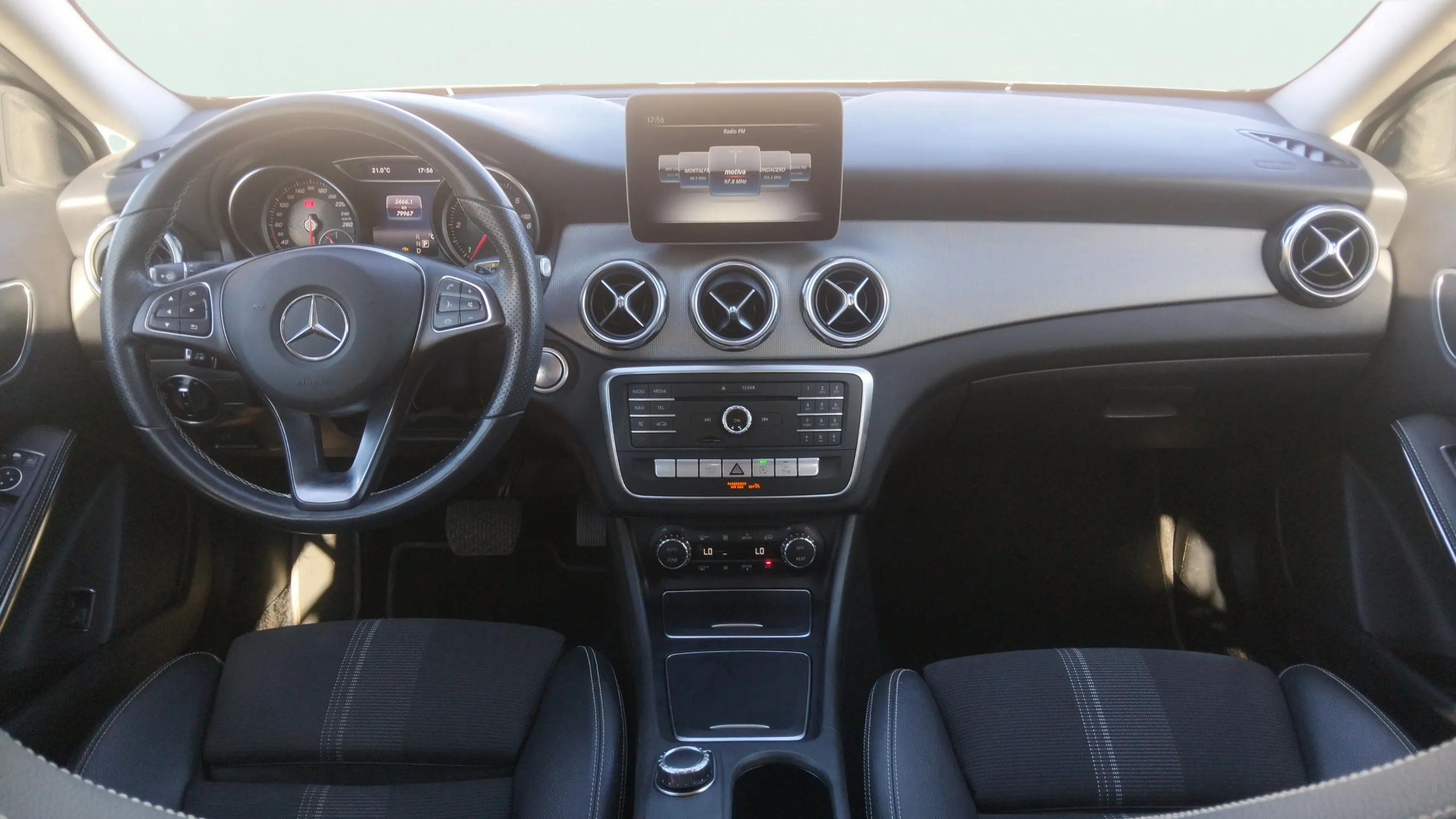 Mercedes-Benz GLA 200 d - foto 15