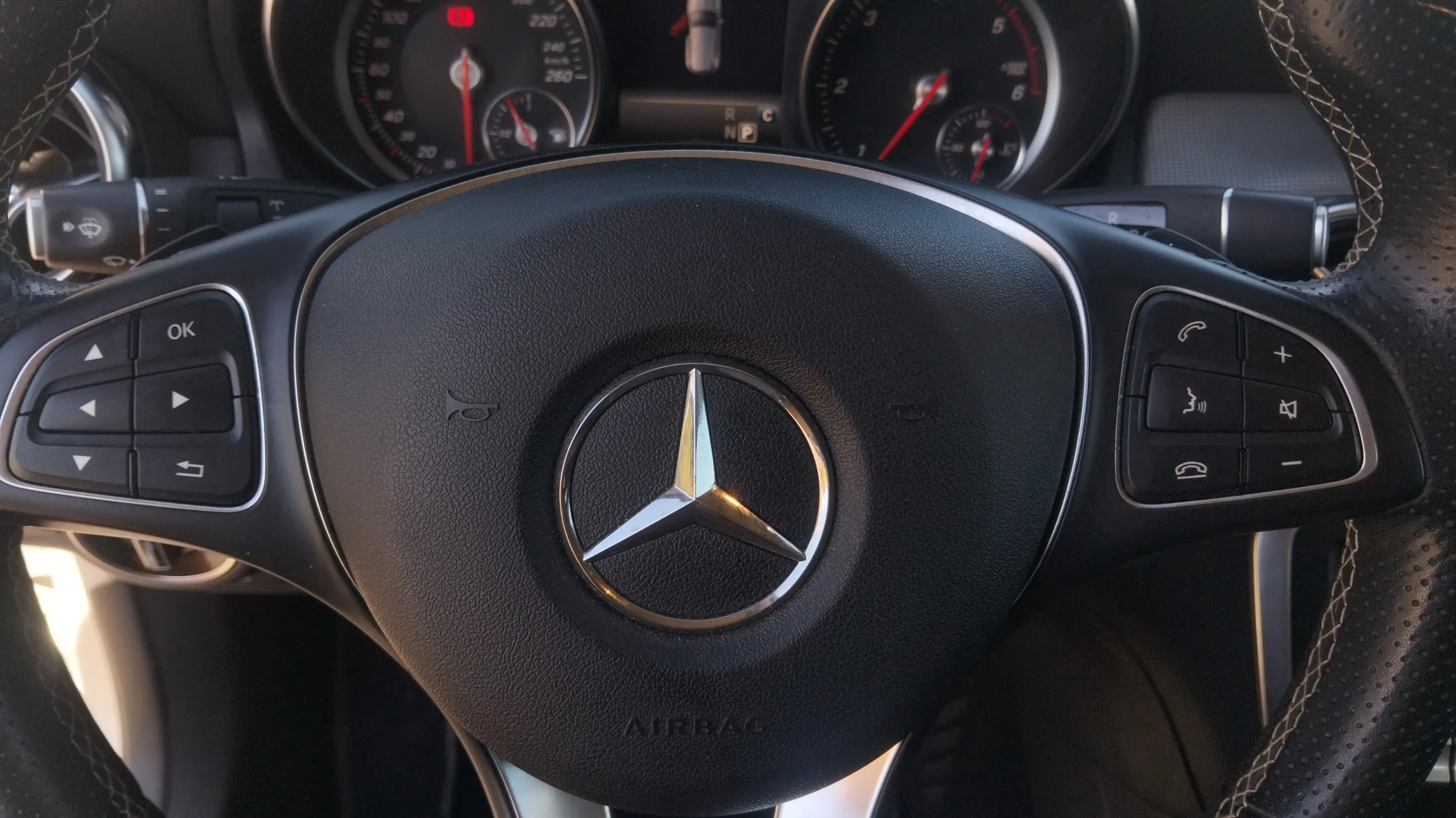 Mercedes-Benz GLA 200 d - foto 22