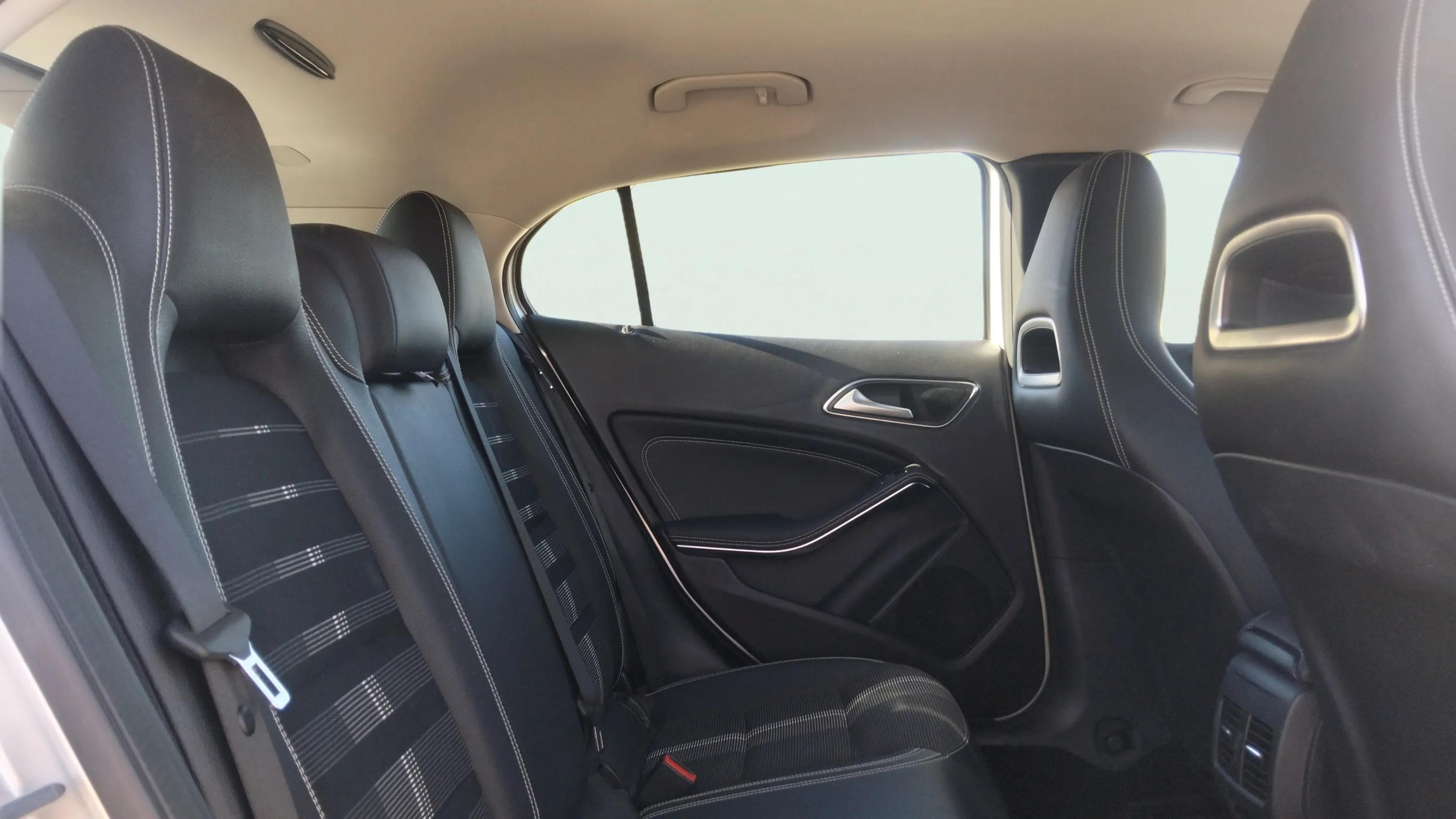 Mercedes-Benz GLA 200 d - foto 11
