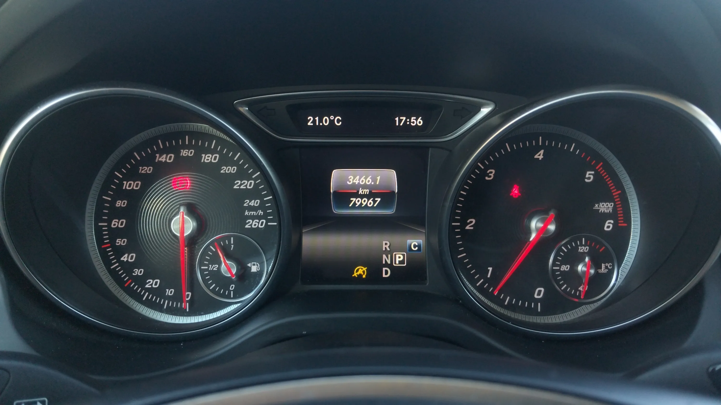 Mercedes-Benz GLA 200 d - foto 13